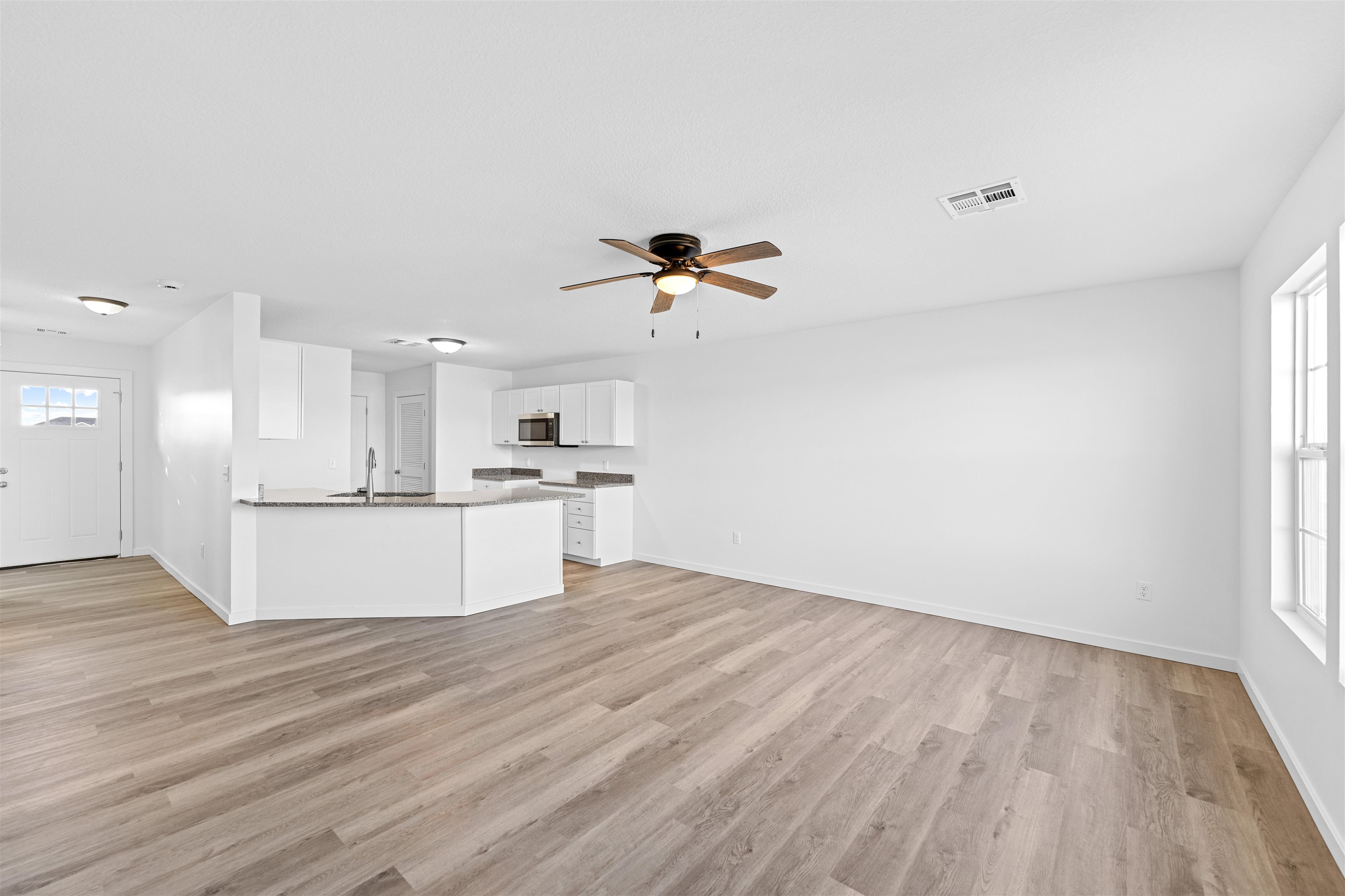 1203 Fountain Dr, Salina, KS 67401