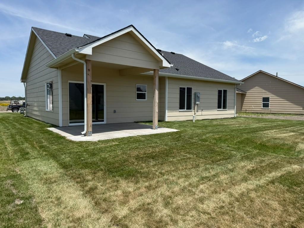 1611 Midway Ct, Valley Center, KS 67147