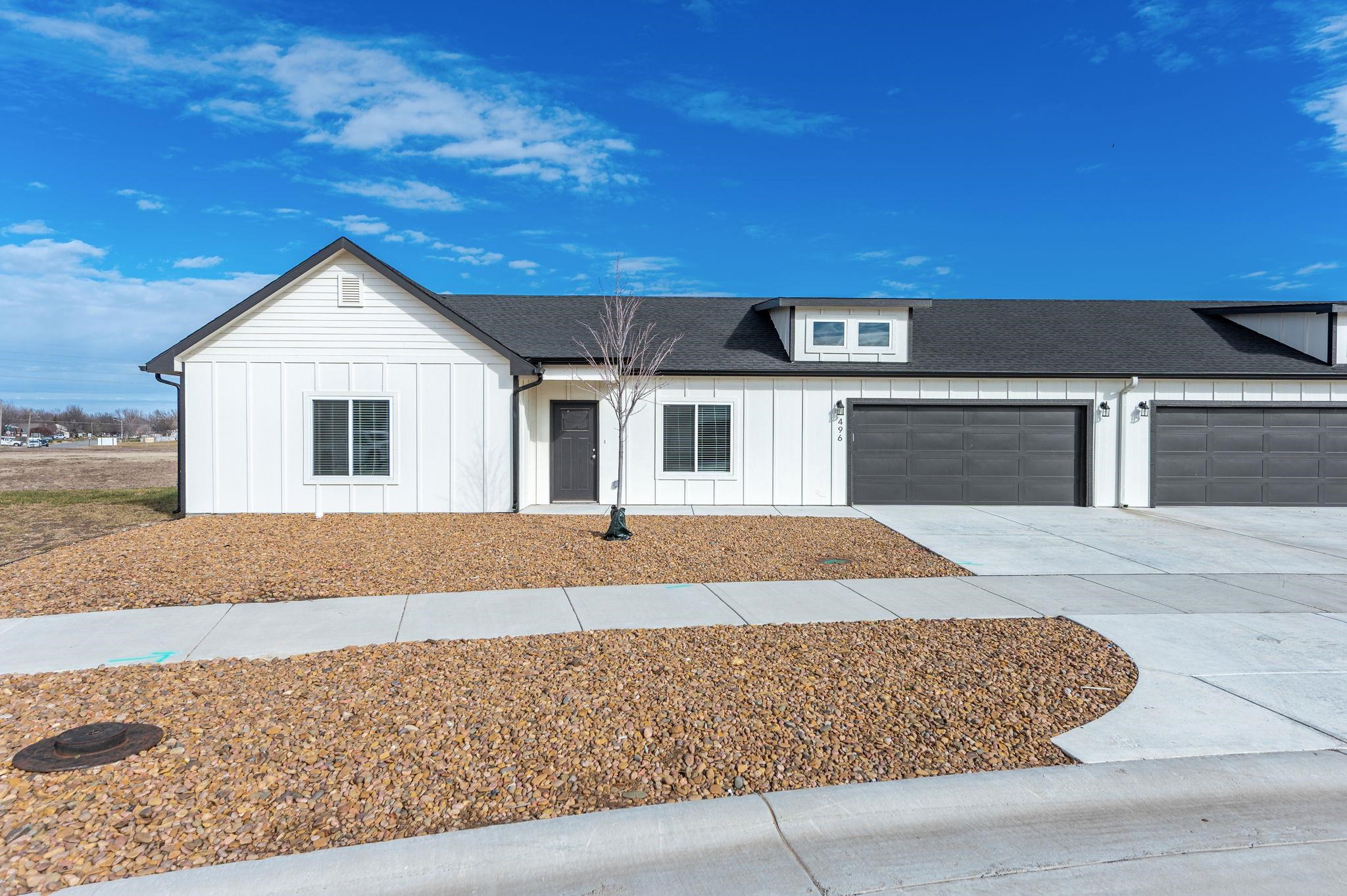 488 E Harper St, Valley Center, KS 67147-8948
