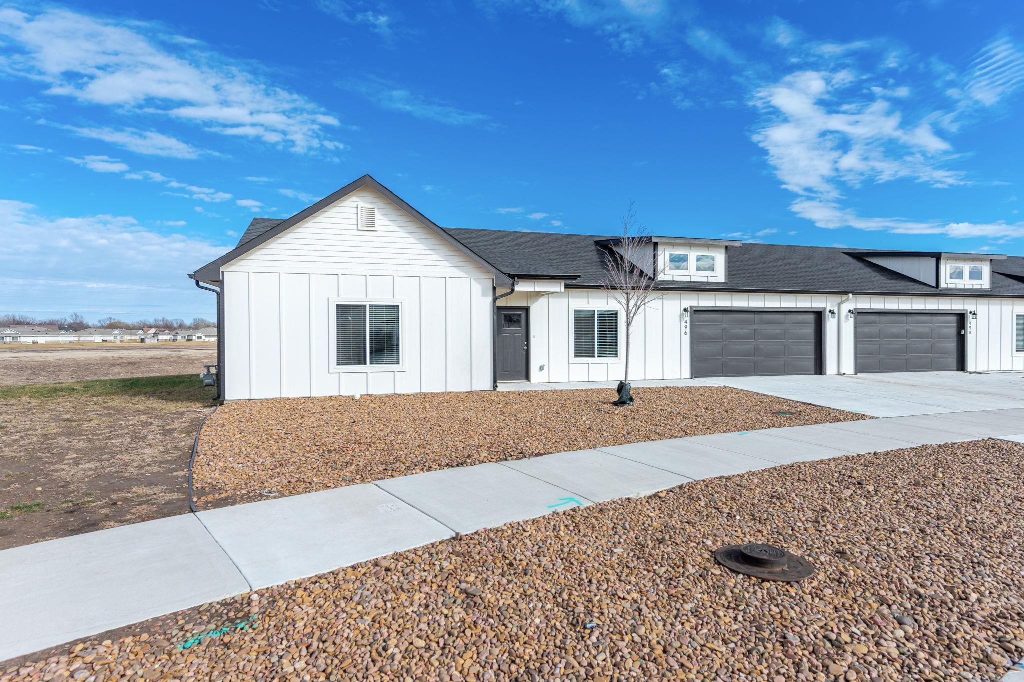 496 E Harper St, Valley Center, KS 67147-8948