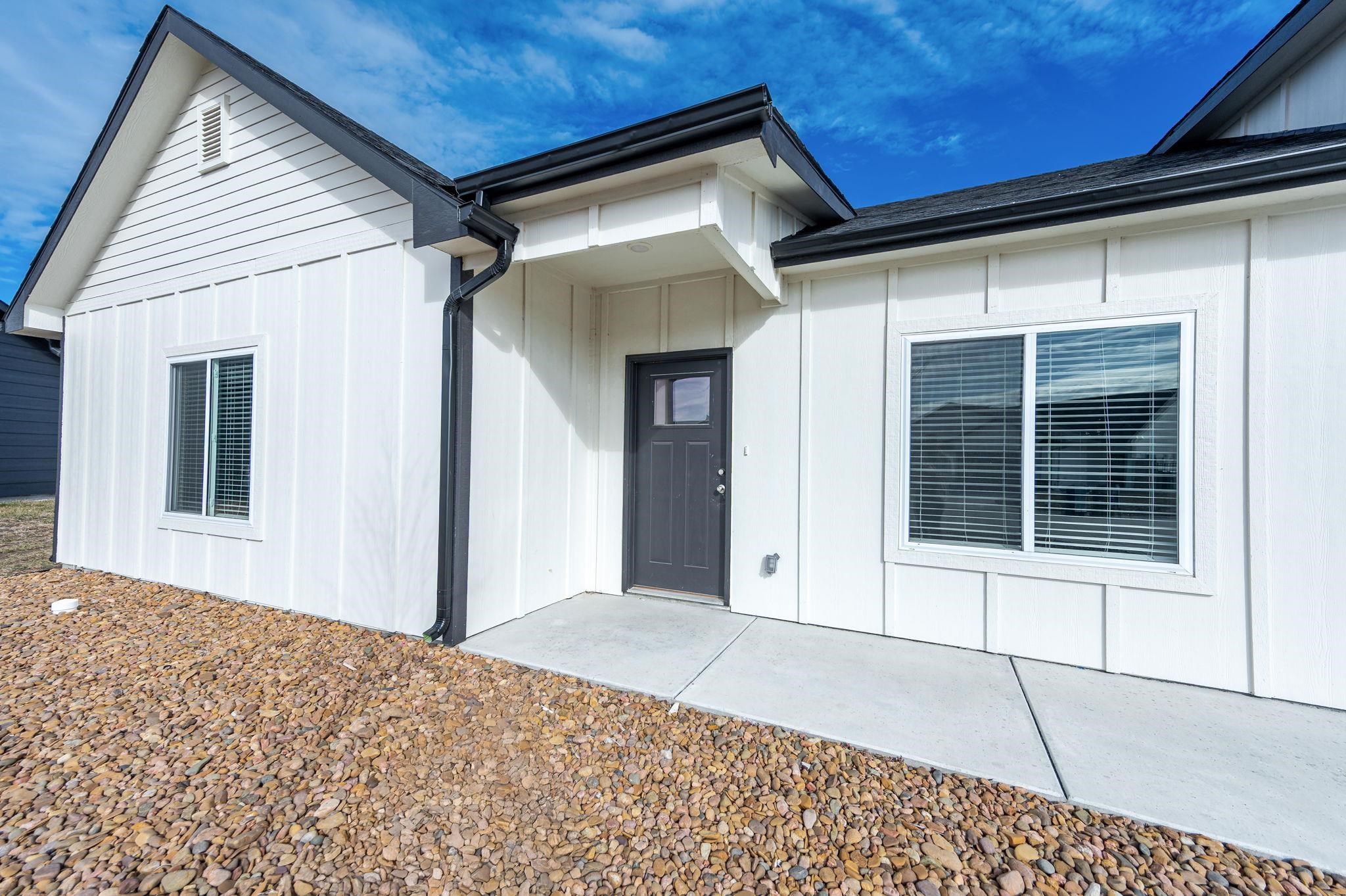 496 E Harper St, Valley Center, KS 67147-8948