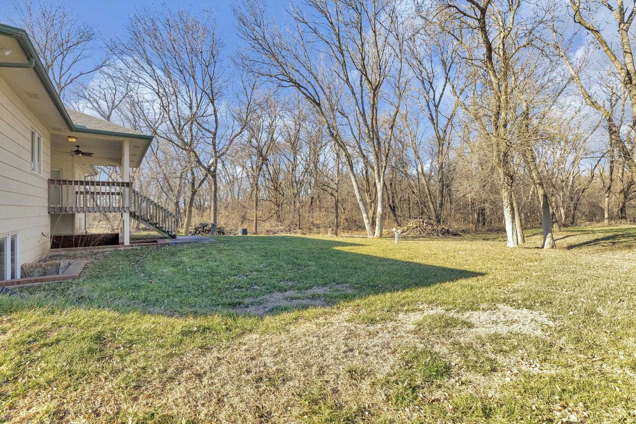 1729 N Timbercreek Dr, Mulvane, KS 67110