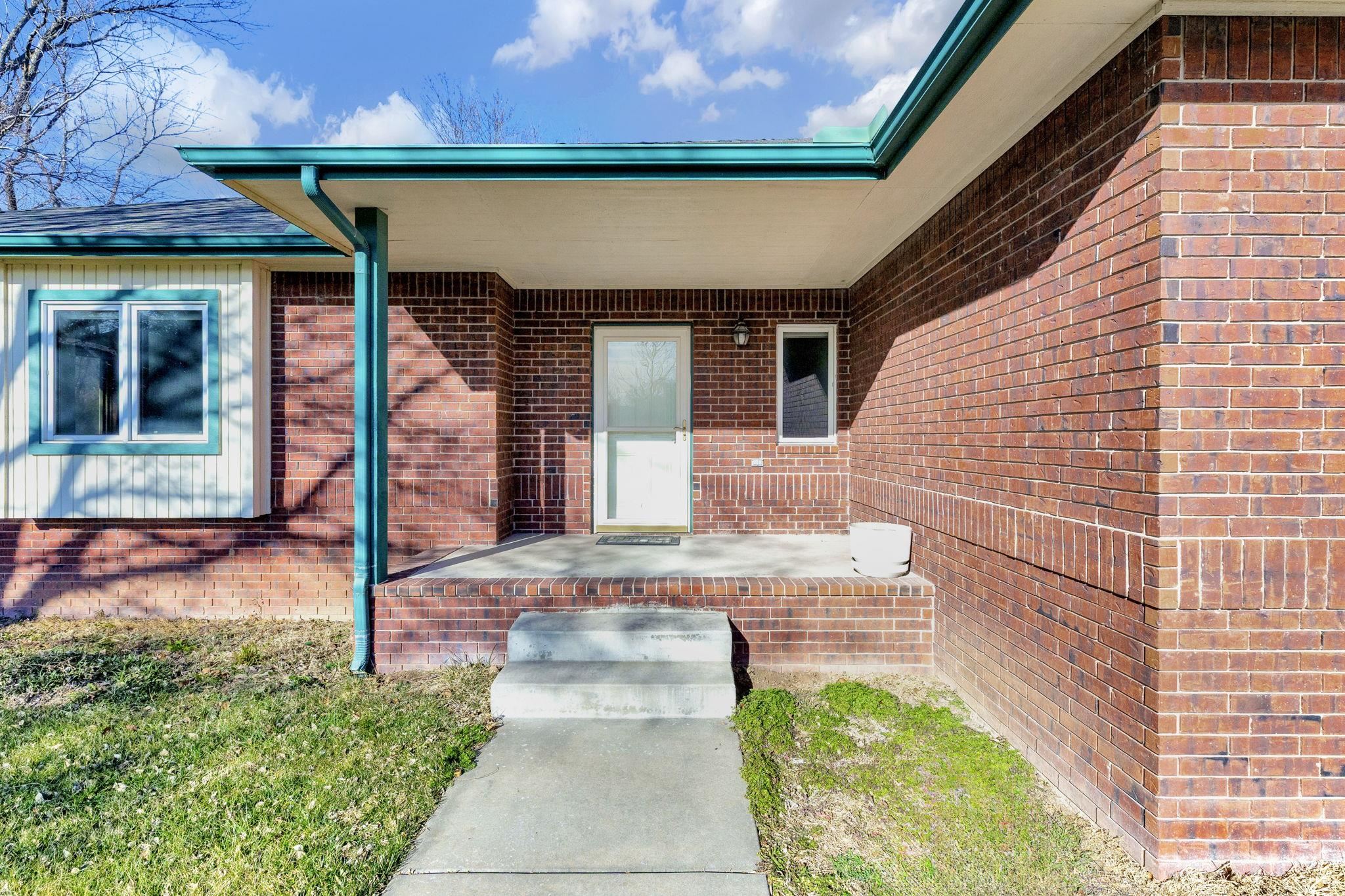 1729 N Timbercreek Dr, Mulvane, KS 67110