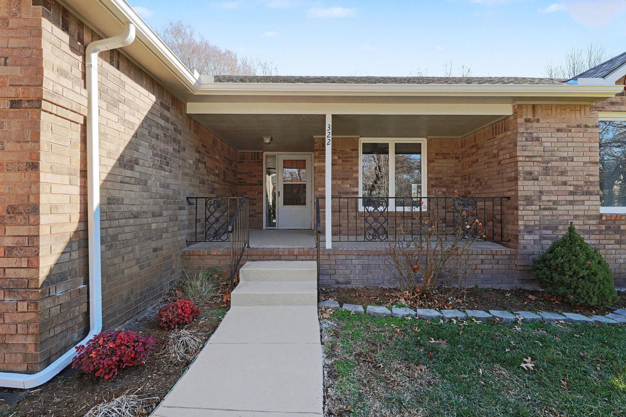 322 S Circle Lake Cir, Wichita, KS 67209
