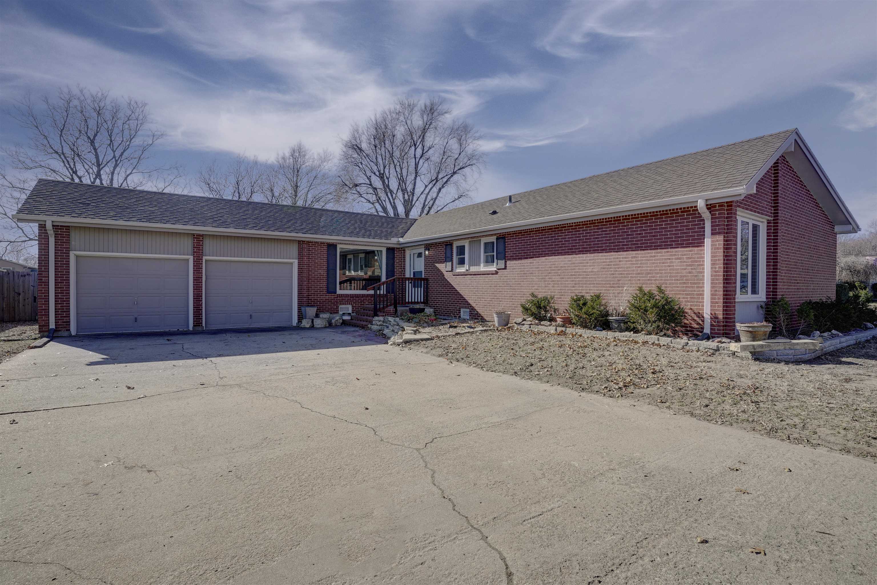 1029 Highland Dr, Arkansas City, KS 67005