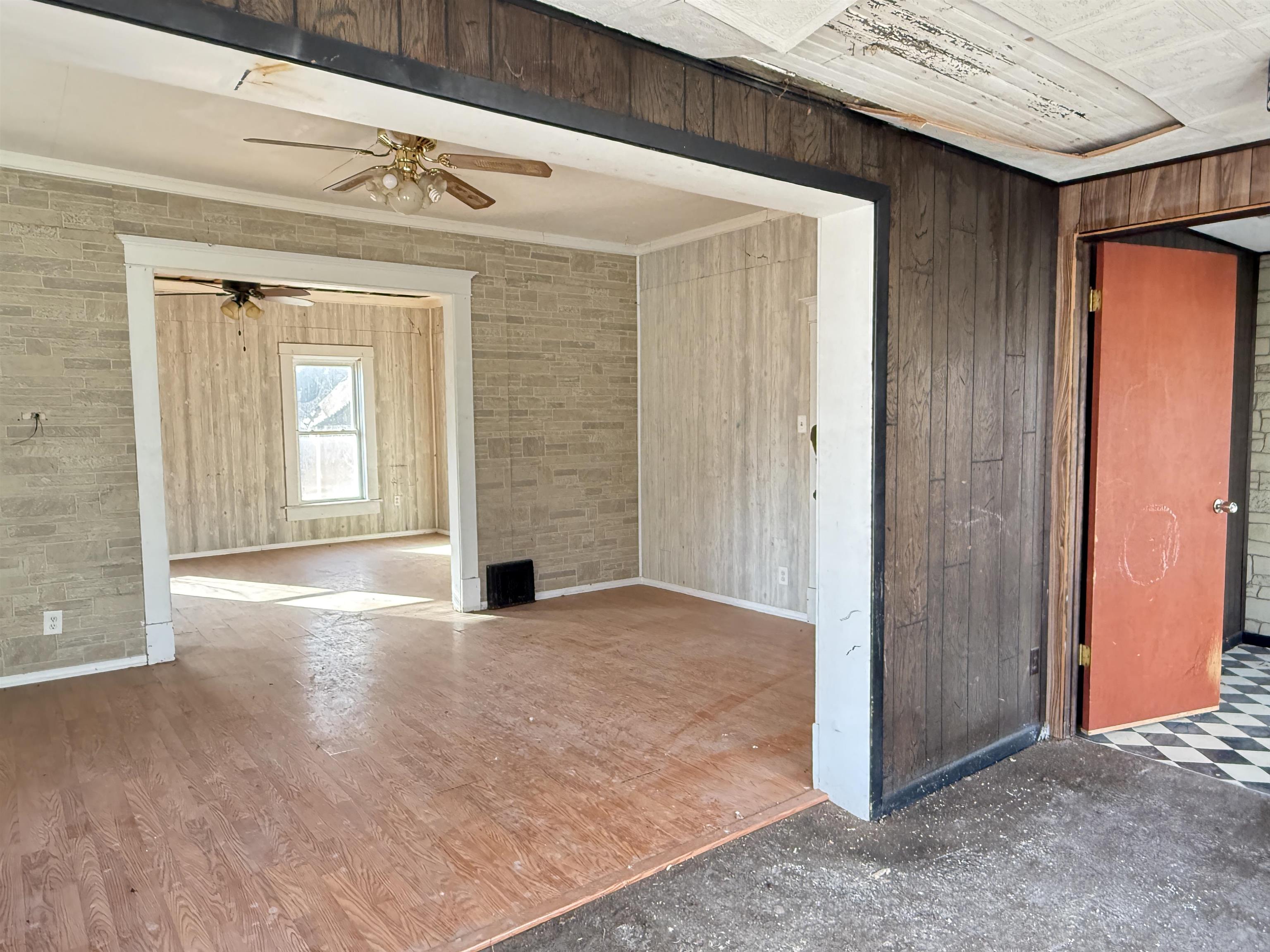 312 Crawford St, Clay Center, KS 67432