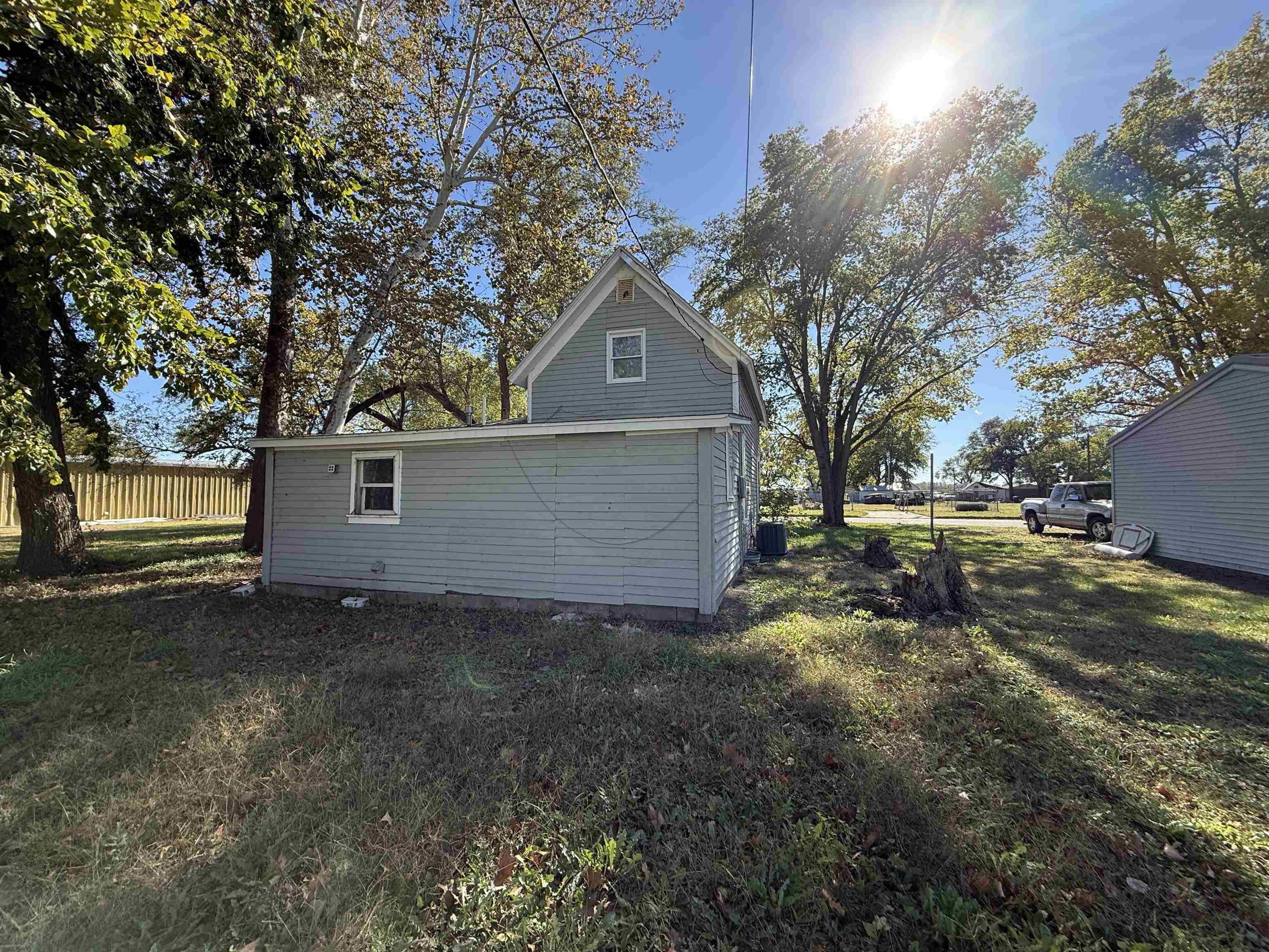 525 Bridge St, Clay Center, KS 67432