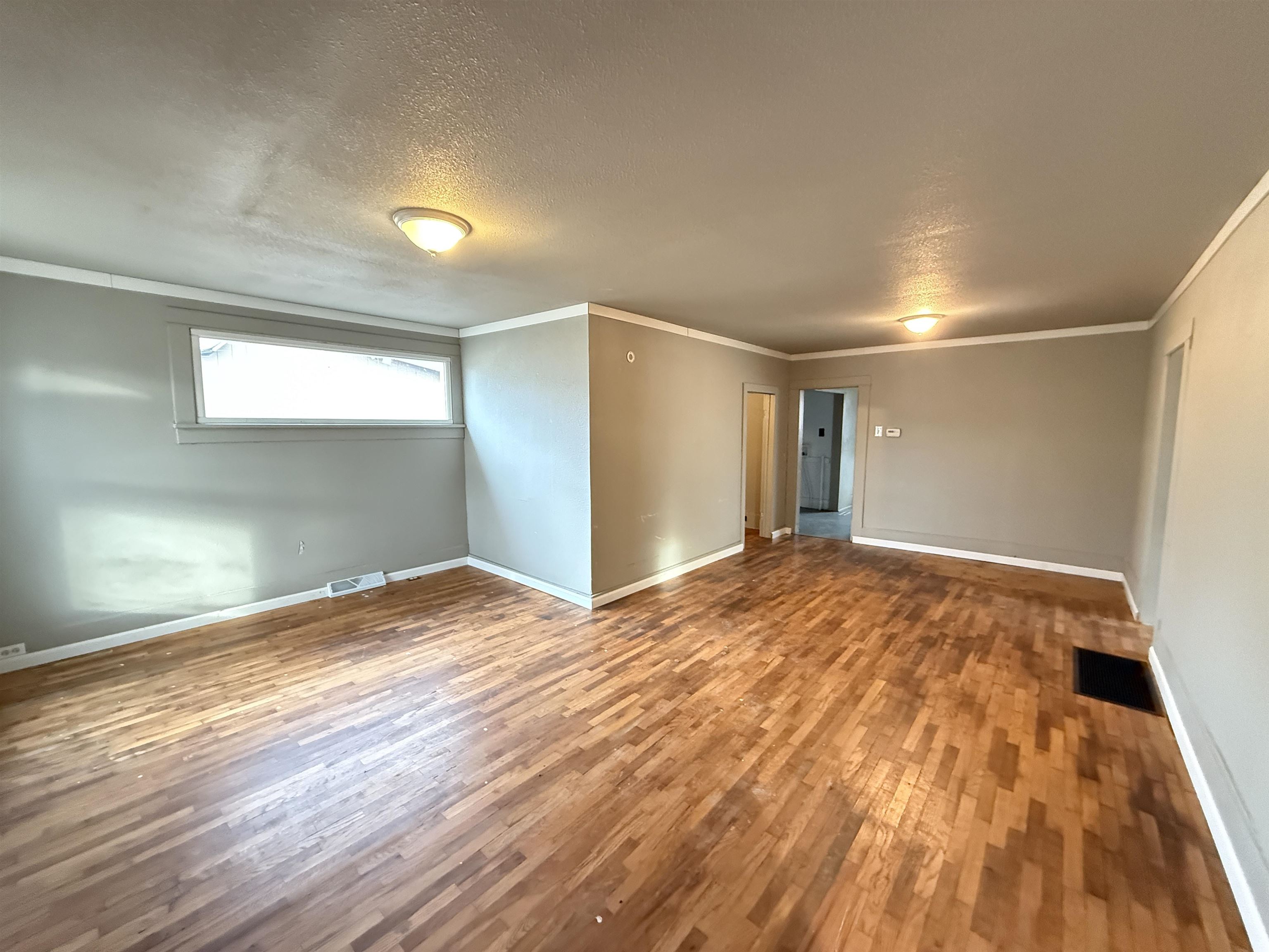 1105 Dexter St, Clay Center, KS 67432