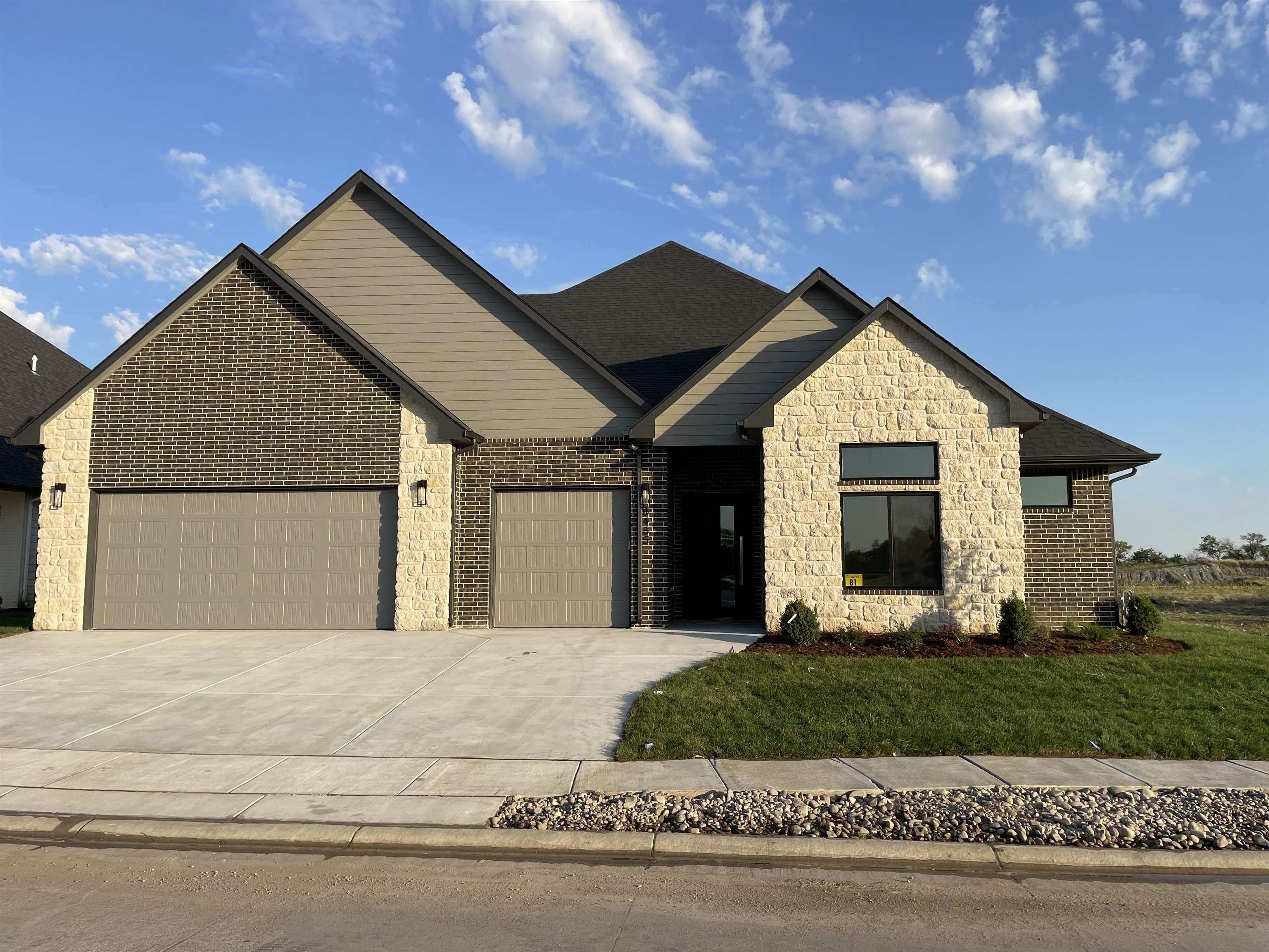 8485 E Deer Rn, Bel Aire, KS 67226