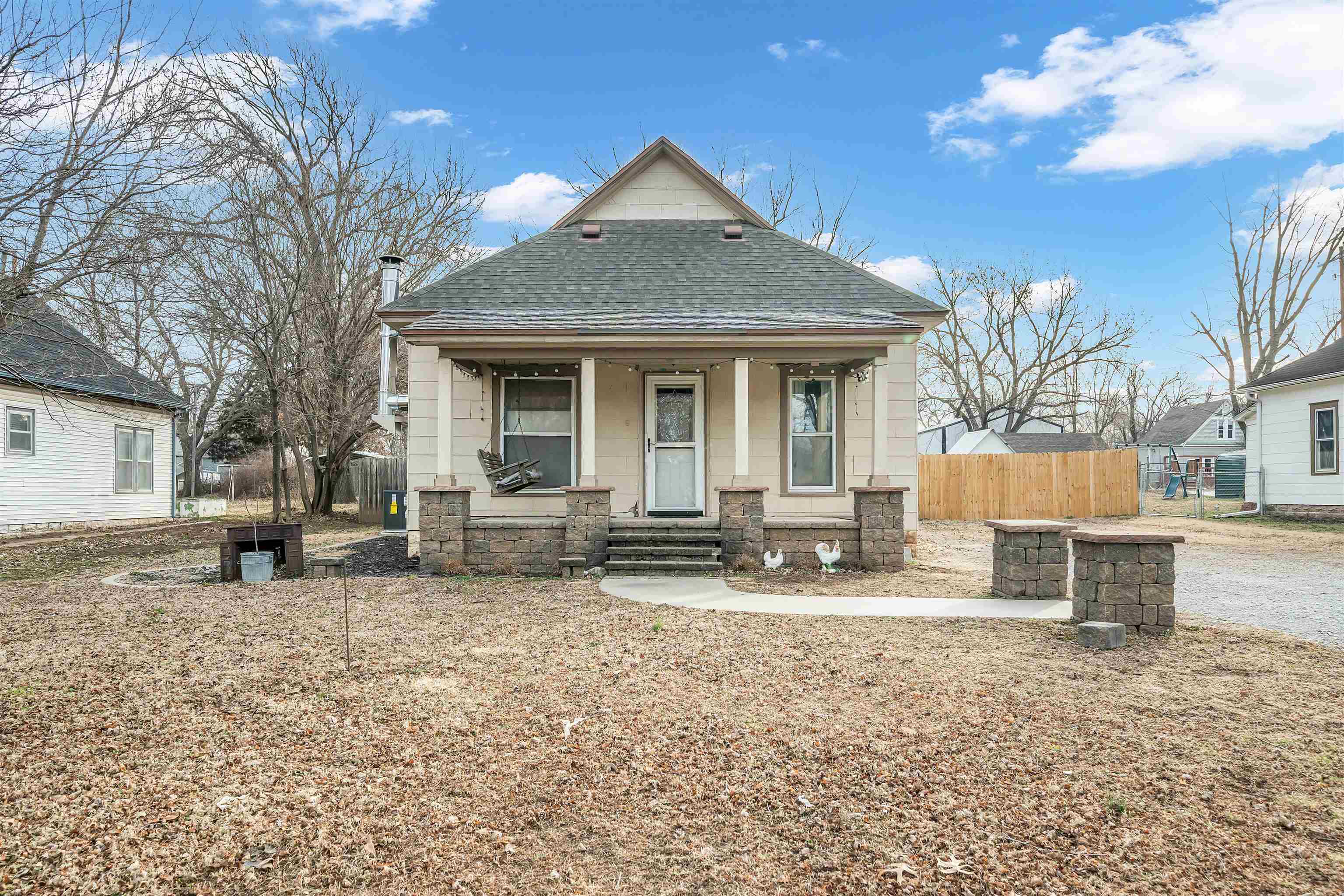 222 N Tracy St, Clearwater, KS 67026