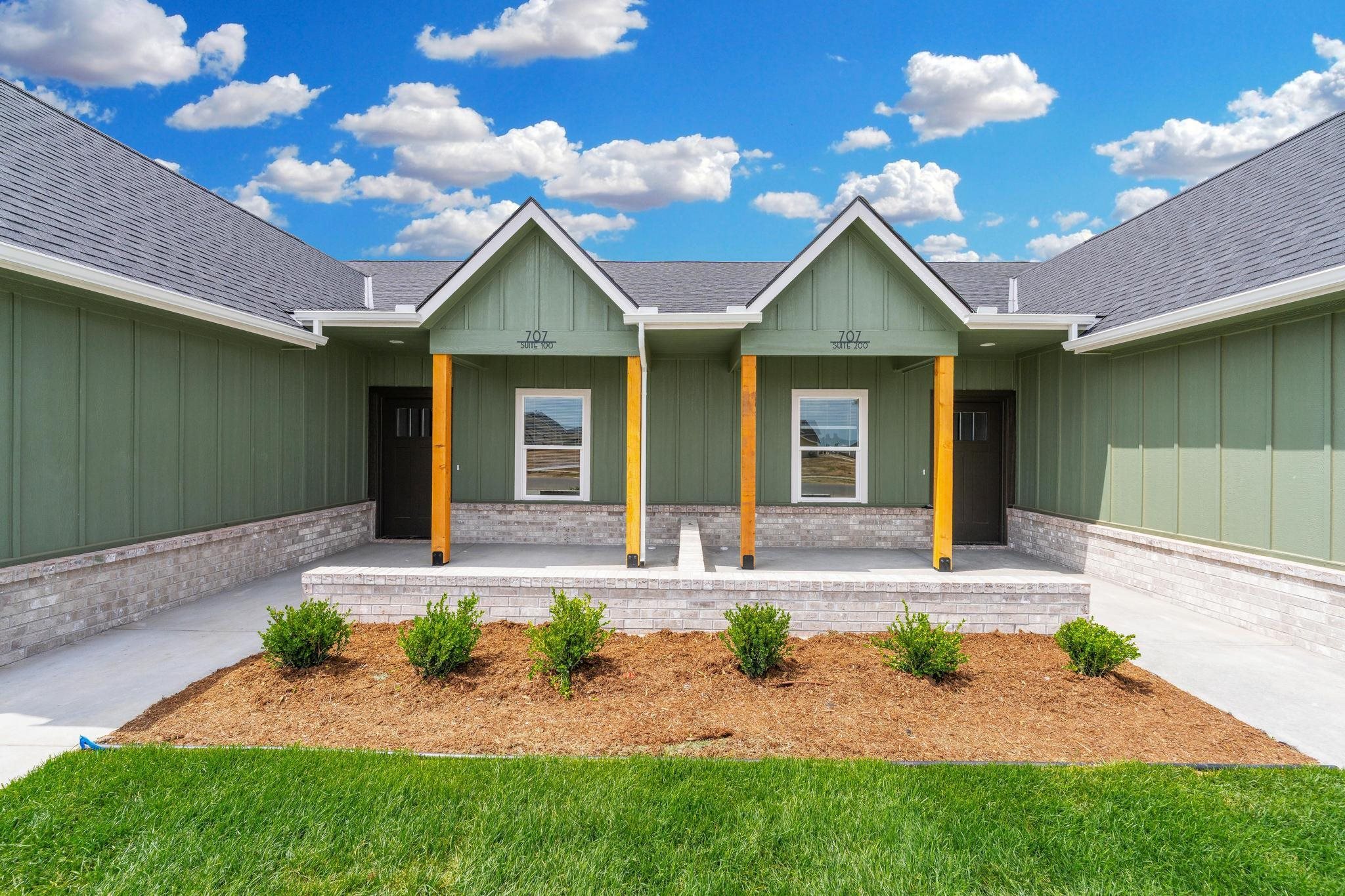 707 N Rainbow Lake St Unit 200, Wichita, KS 67235