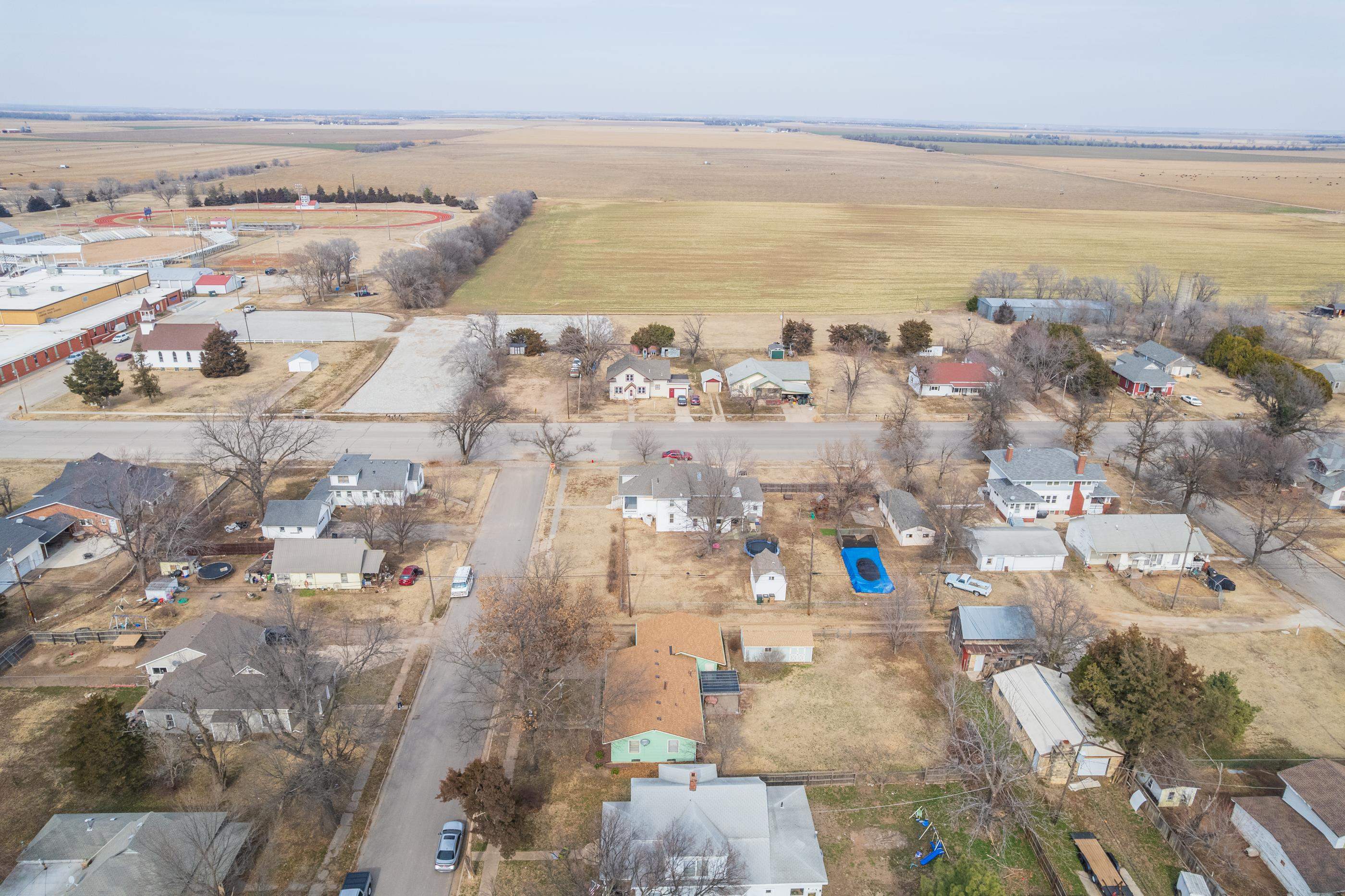 120 S Plum St, Pretty Prairie, KS 67570