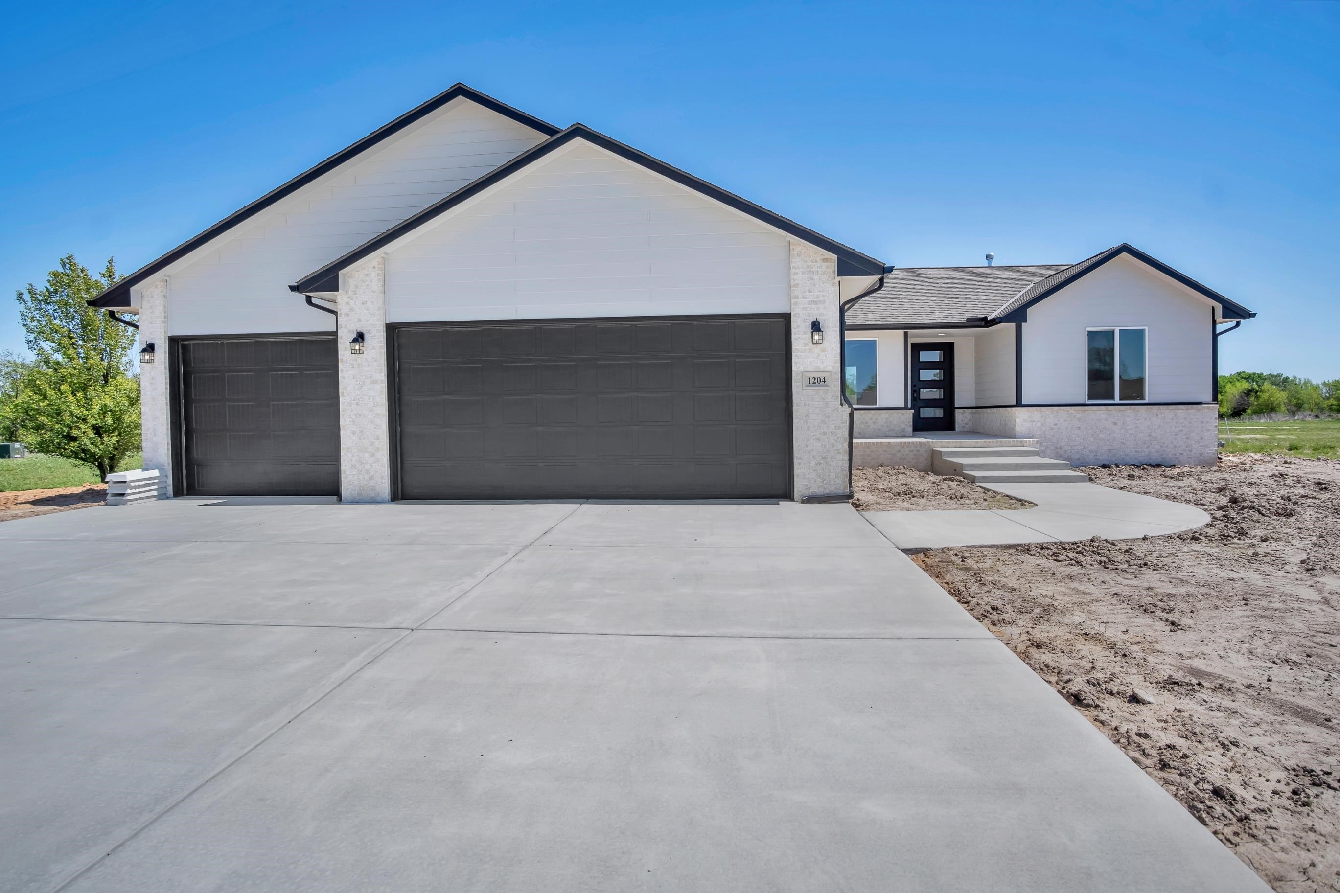 1204 Main, Halstead, KS 67056