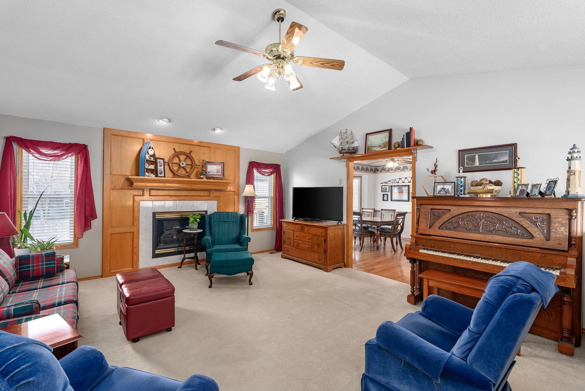 1 N Valley Oaks Ct, Valley Center, KS 67147