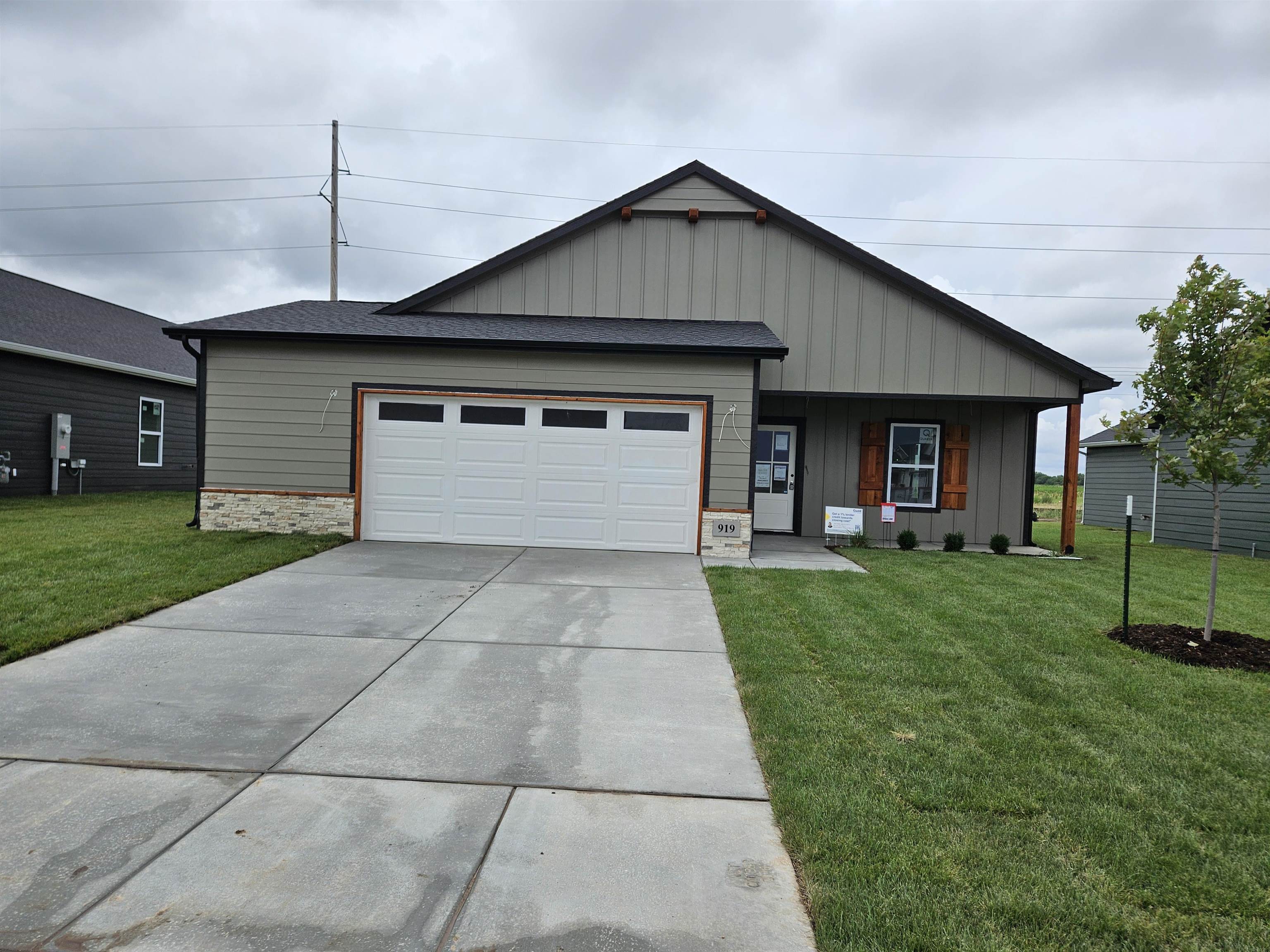 919 N Forestview St, Wichita, KS 67235