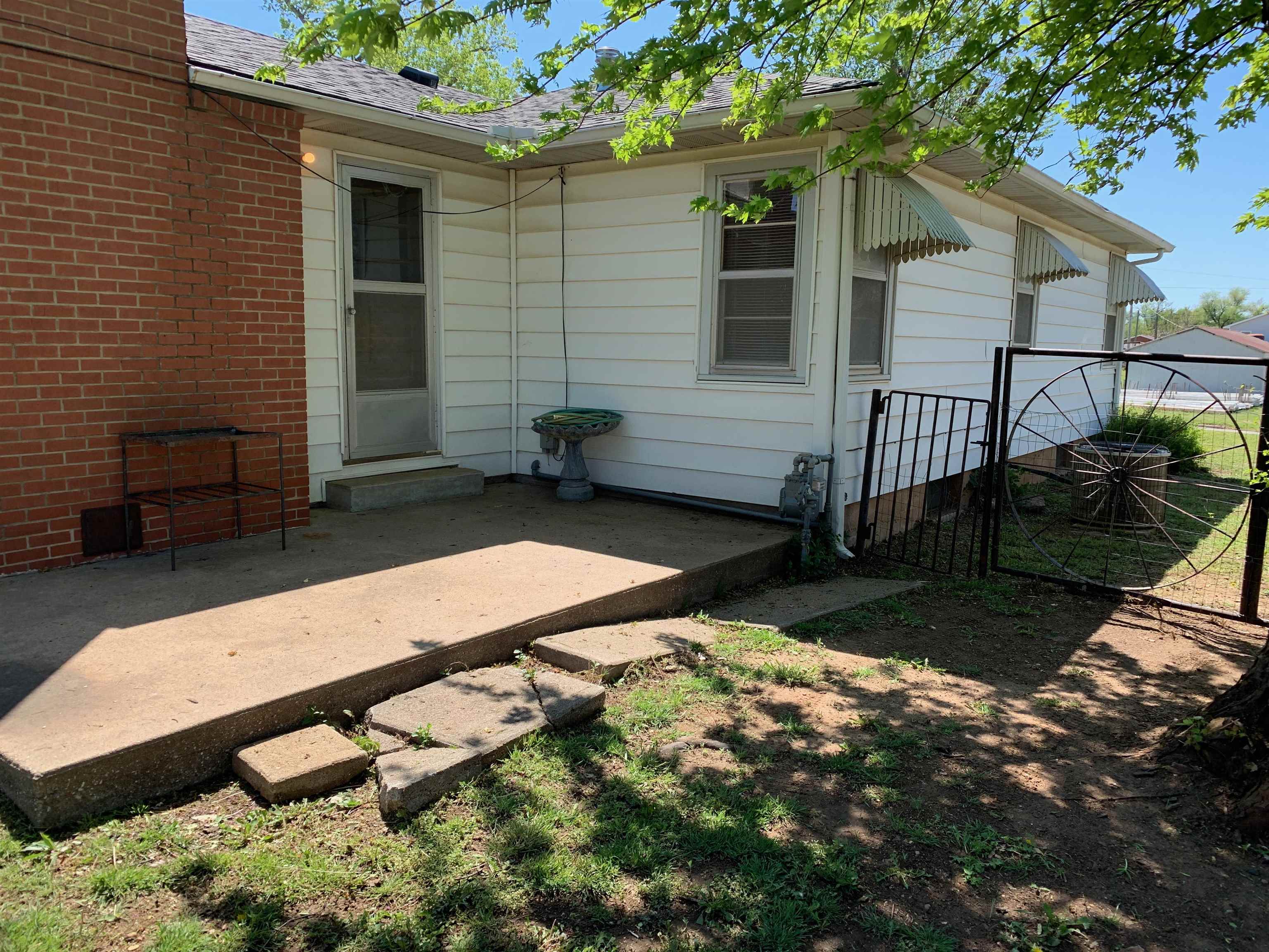 504 W Anthony Ave, Medicine Lodge, KS 67104