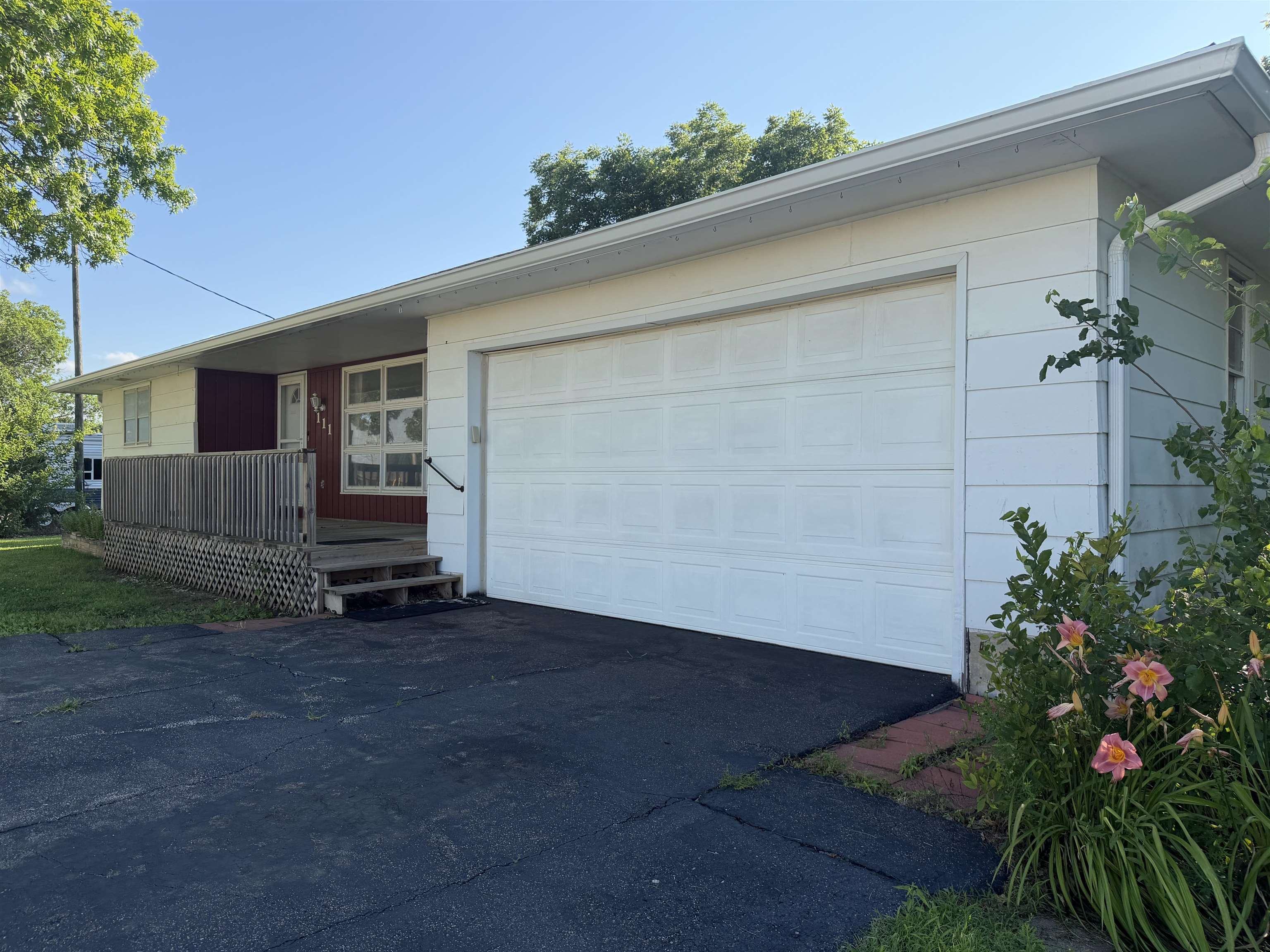 111 S Jefferson St, Eureka, KS 67045