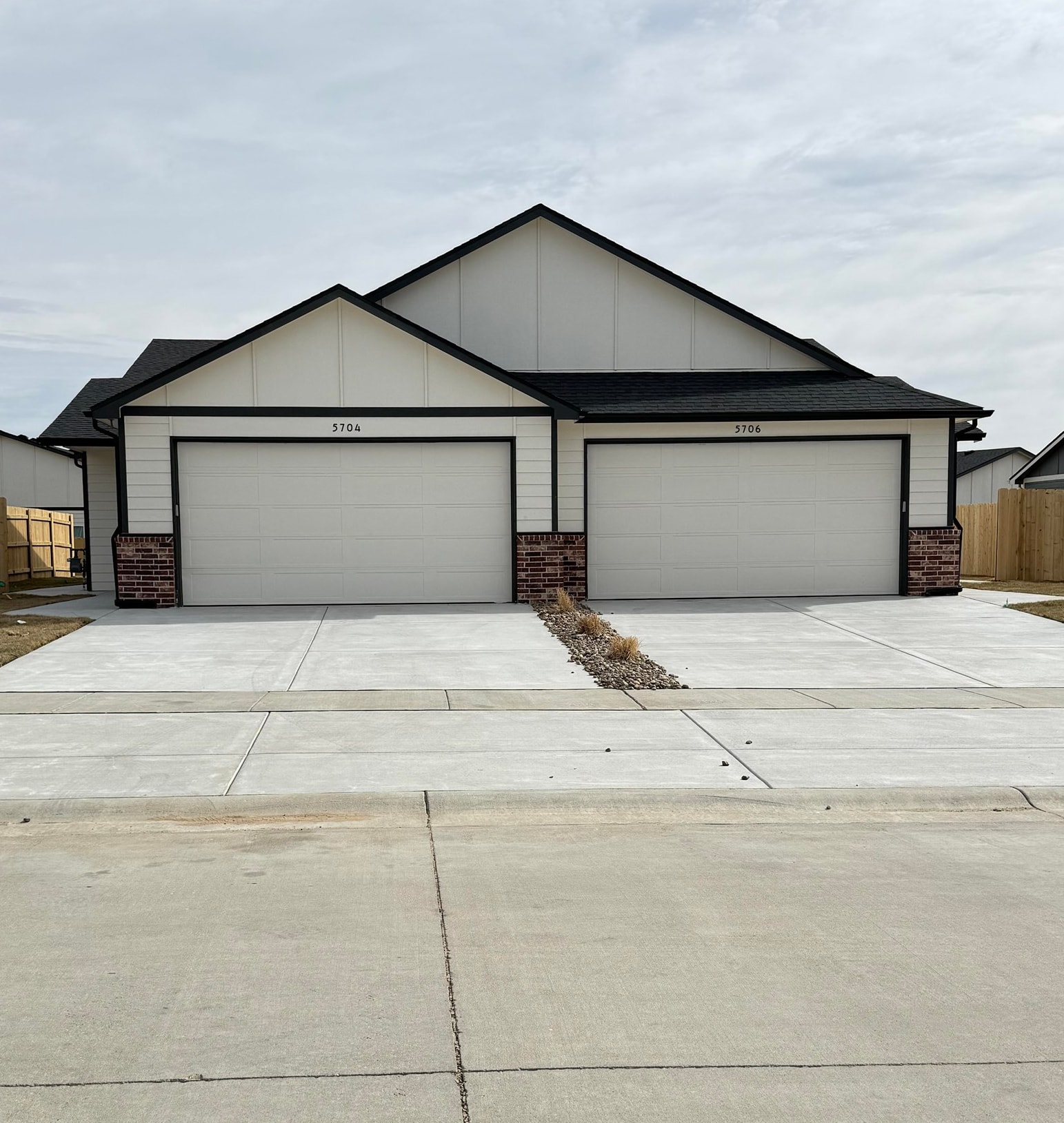 5706 E Bristol St, Bel Aire, KS 67220