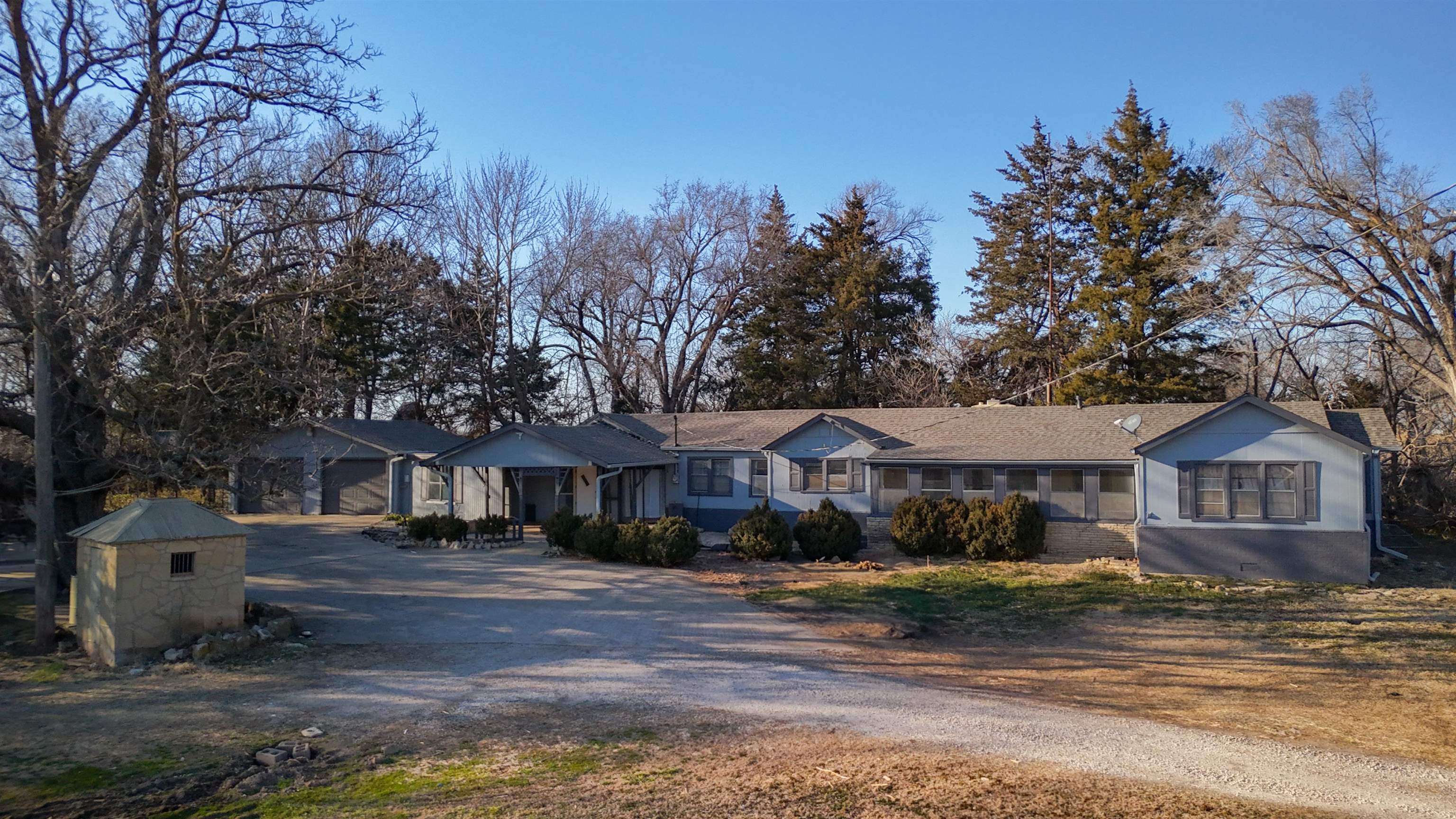 113 S Country Club Rd, Arkansas City, KS 67005