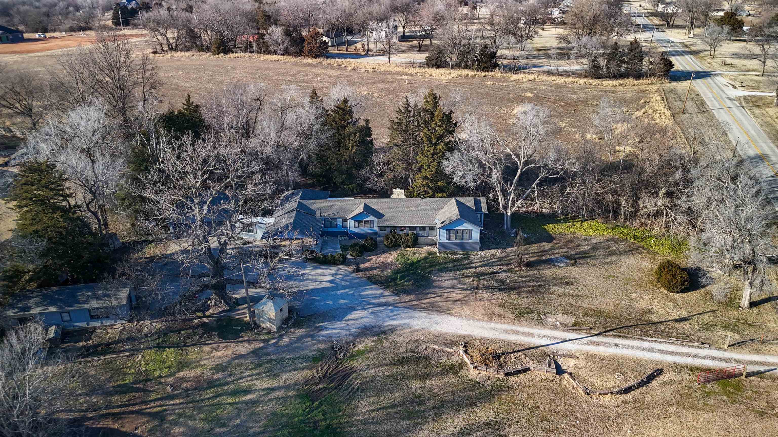 113 S Country Club Rd, Arkansas City, KS 67005