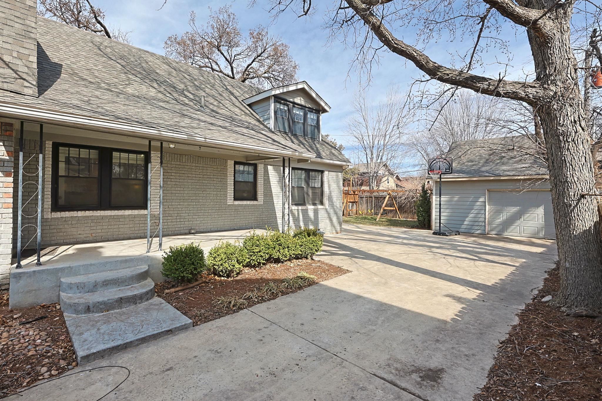 420 S Bluff Ave, Wichita, KS 67218