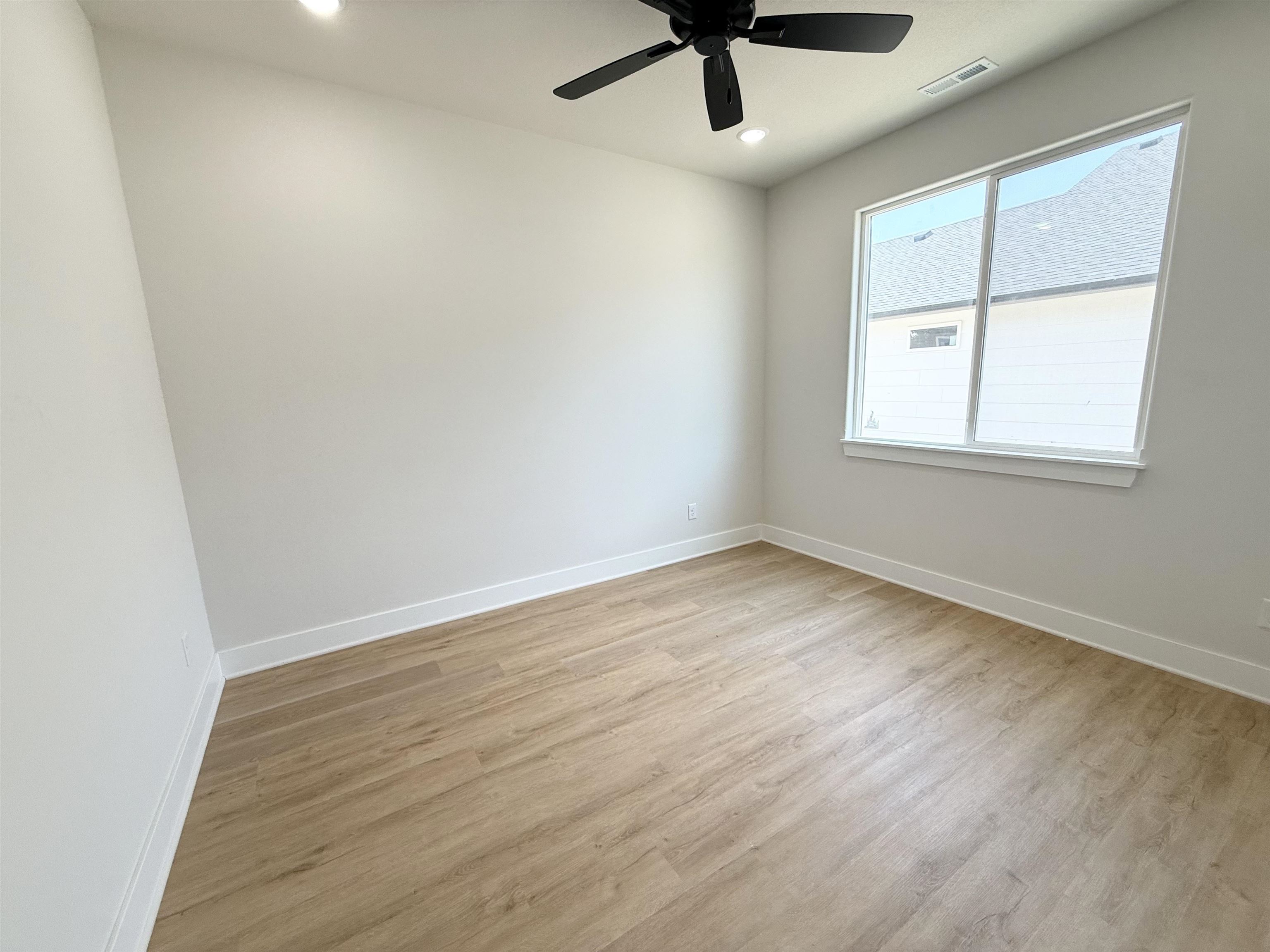 5404 N Toben Ct, Bel Aire, KS 67226