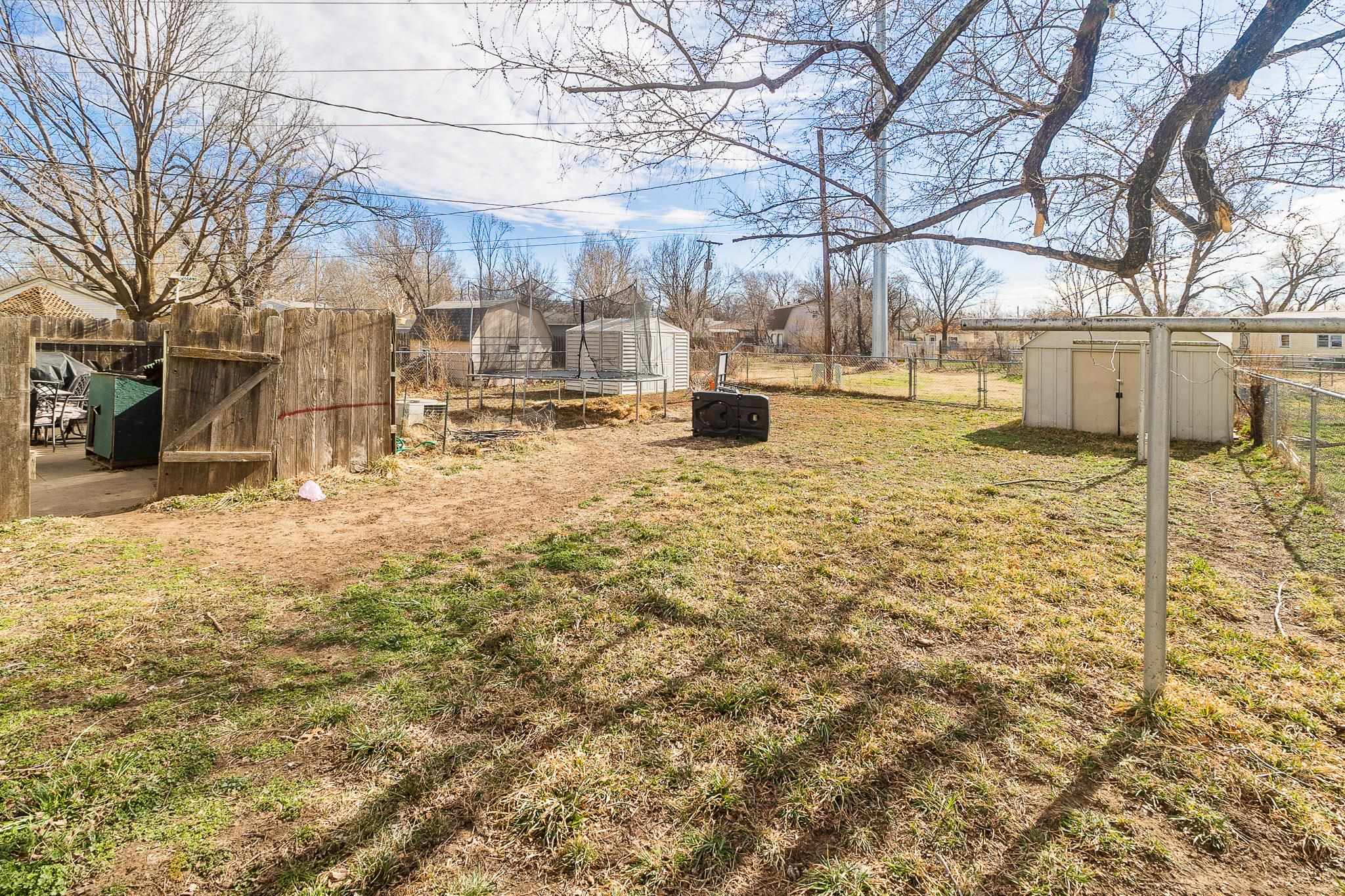3 Swarens St, Hutchinson, KS 67502