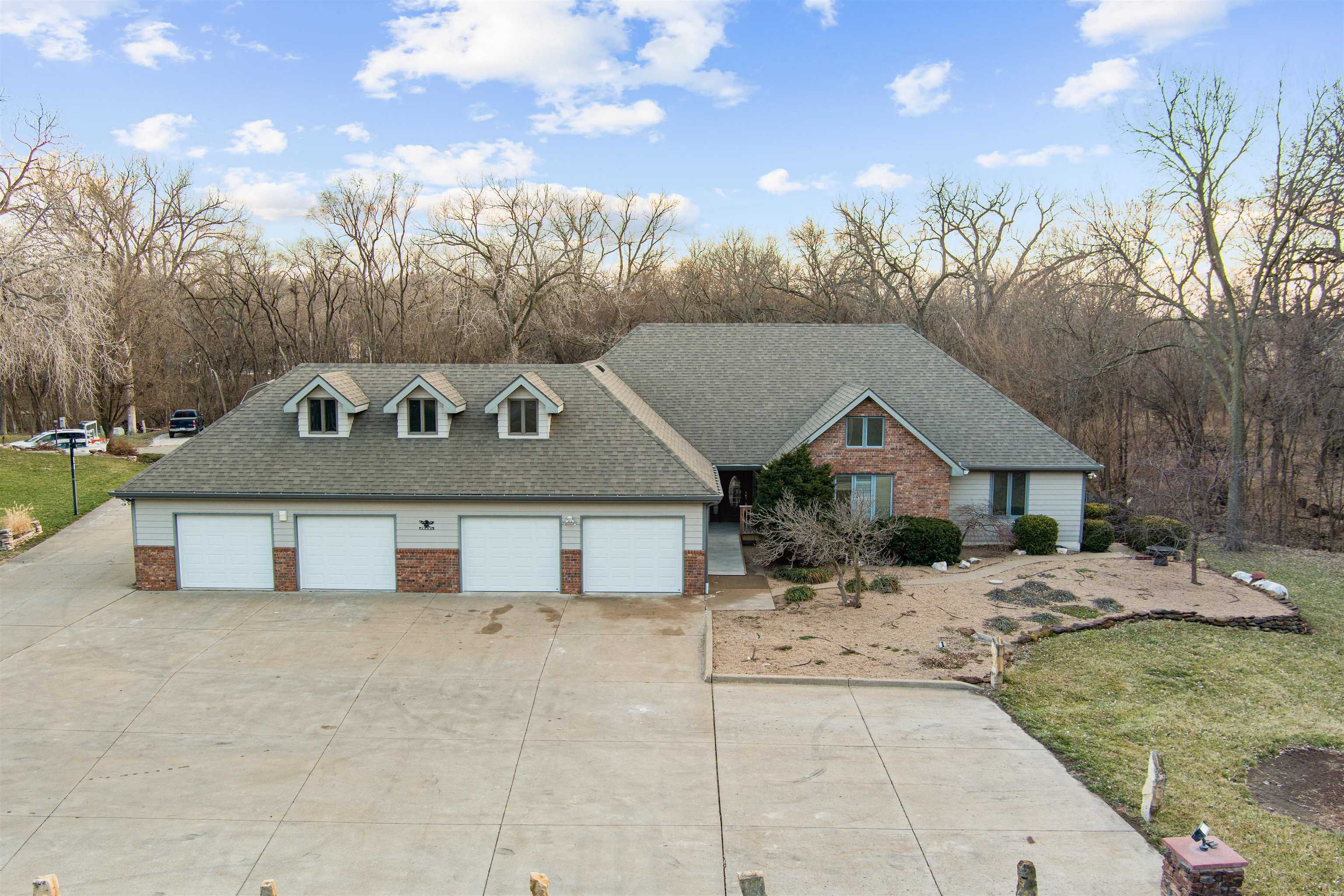 2000 Ridgeview Rd, Salina, KS 67401