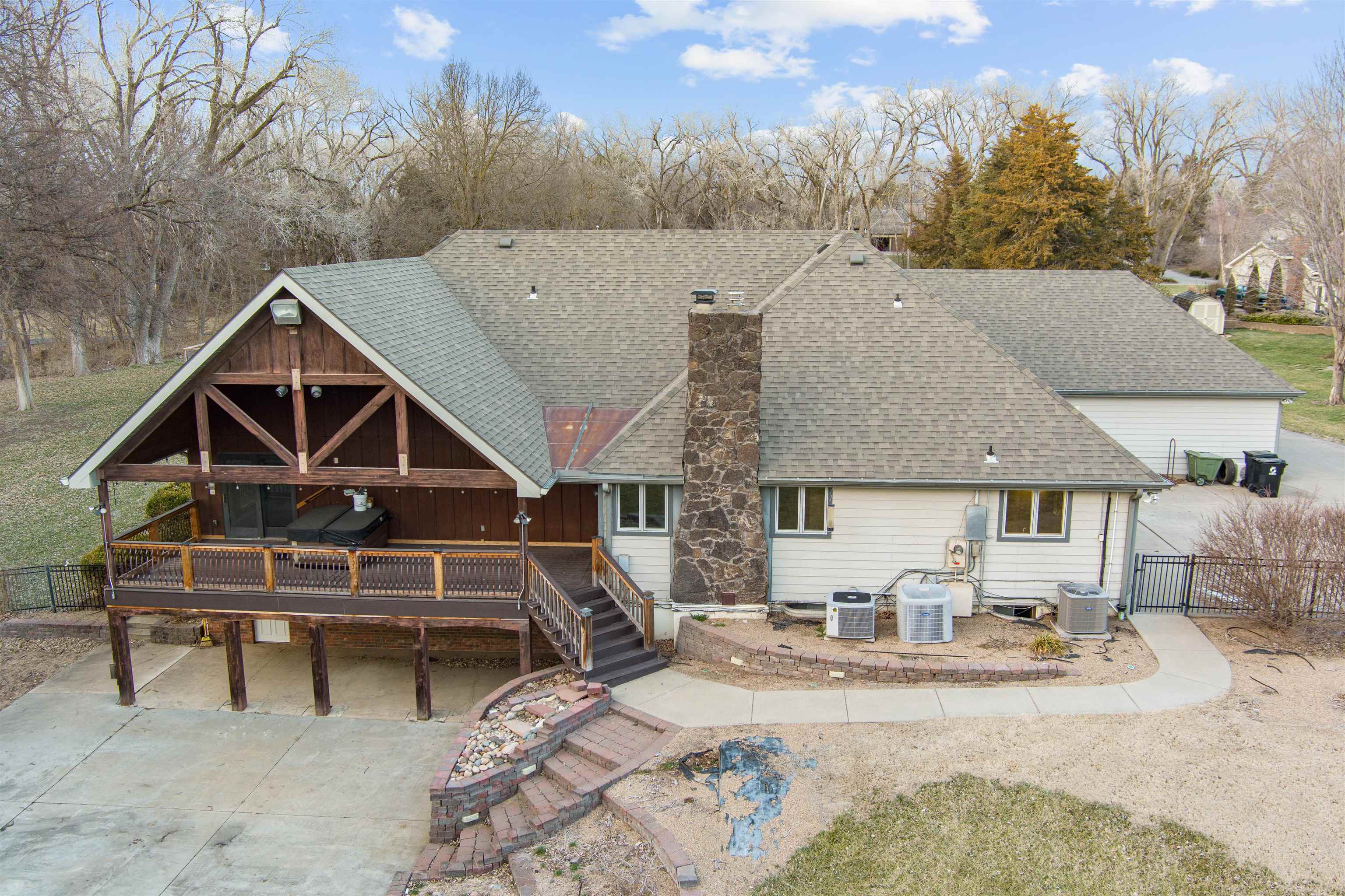 2000 Ridgeview Rd, Salina, KS 67401
