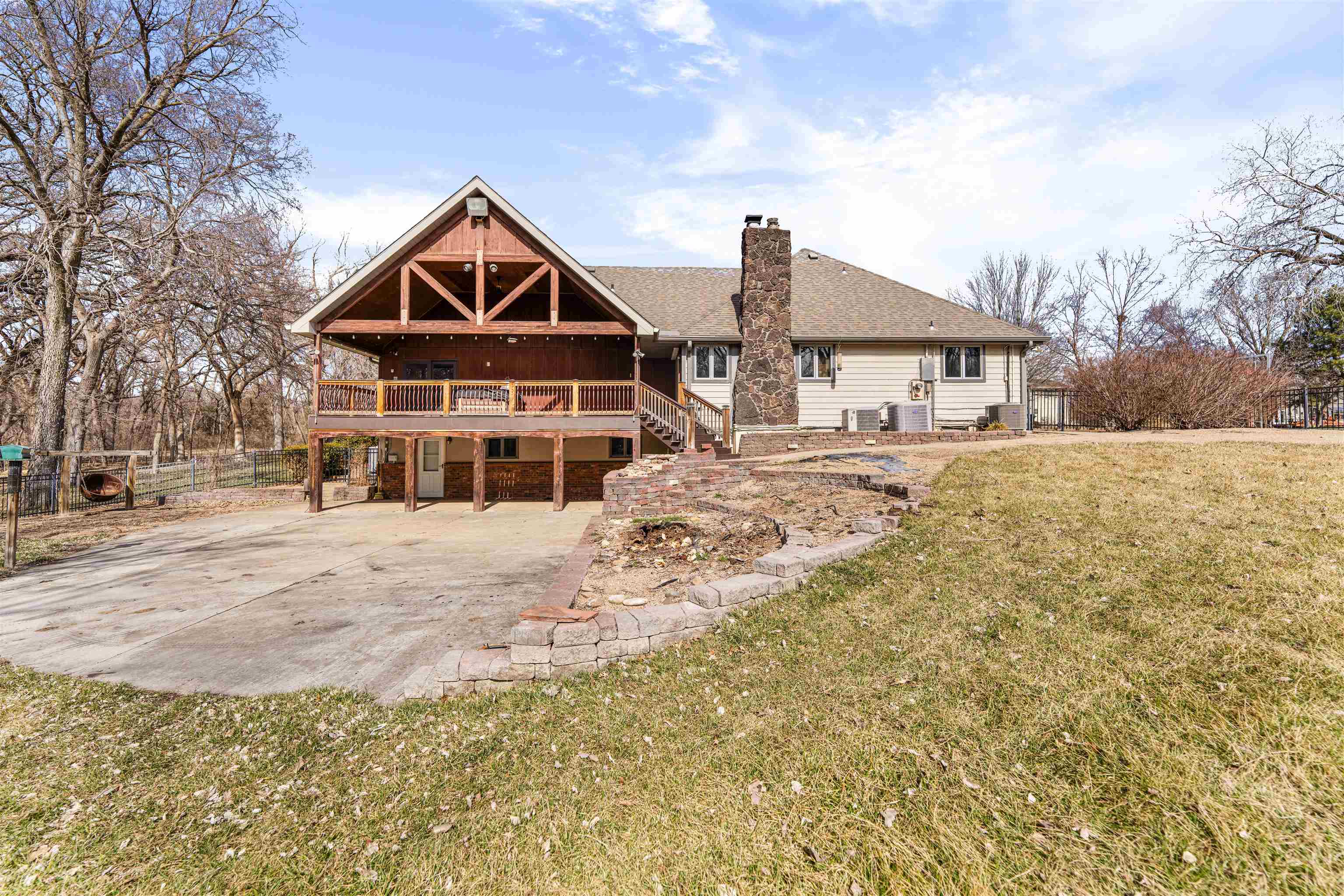 2000 Ridgeview Rd, Salina, KS 67401