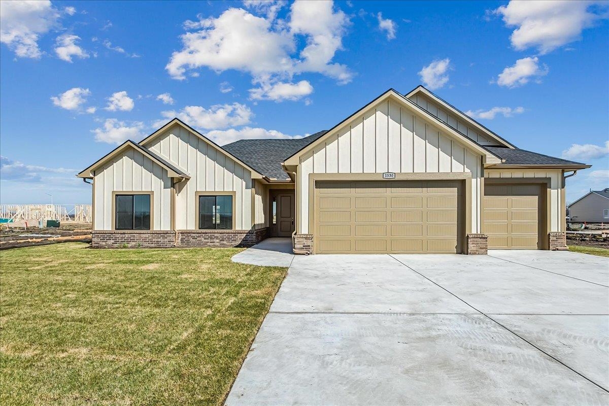 1530 E Appleton St, Valley Center, KS 67147