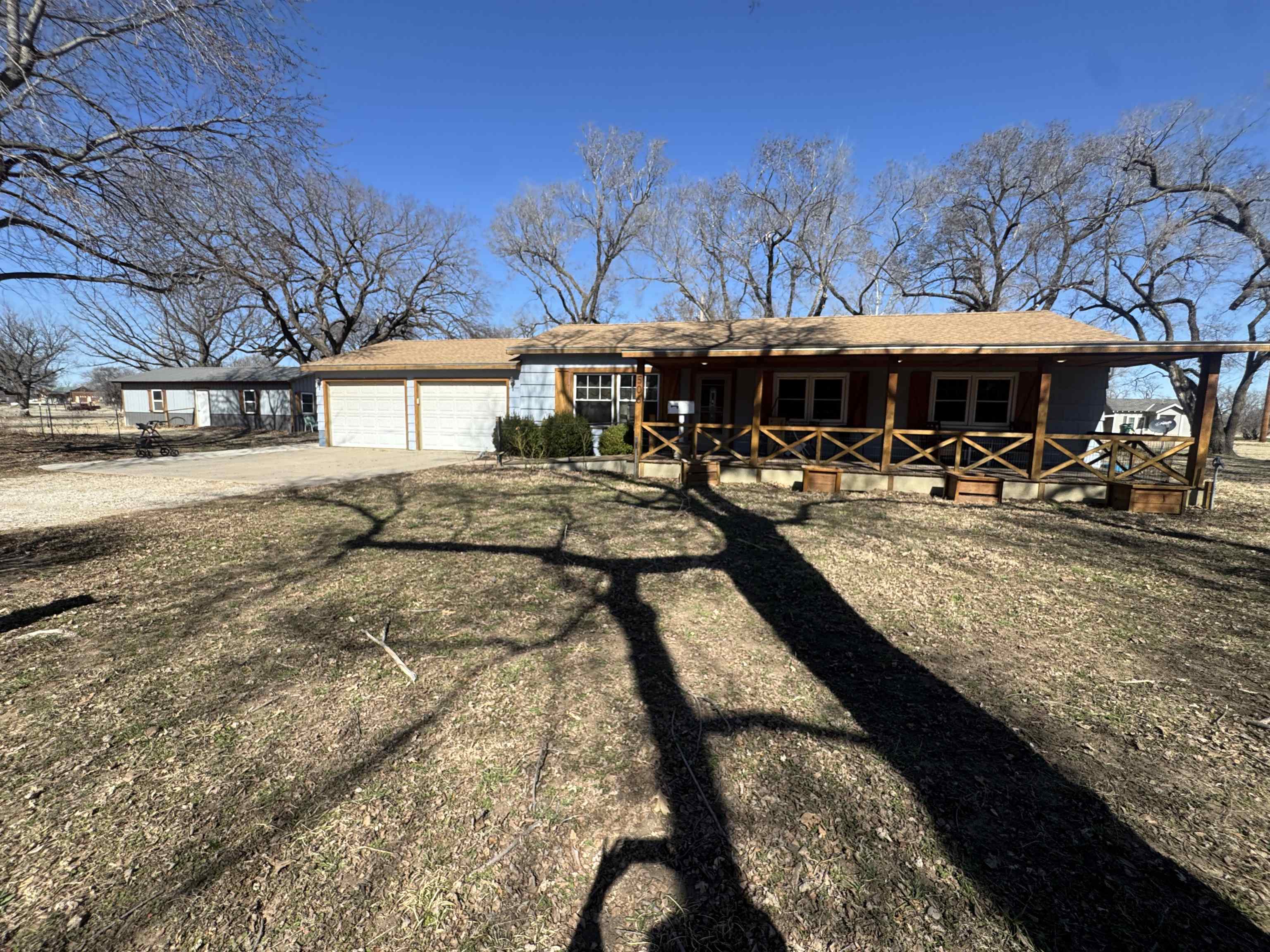 506 E 7th St, Harper, KS 67058