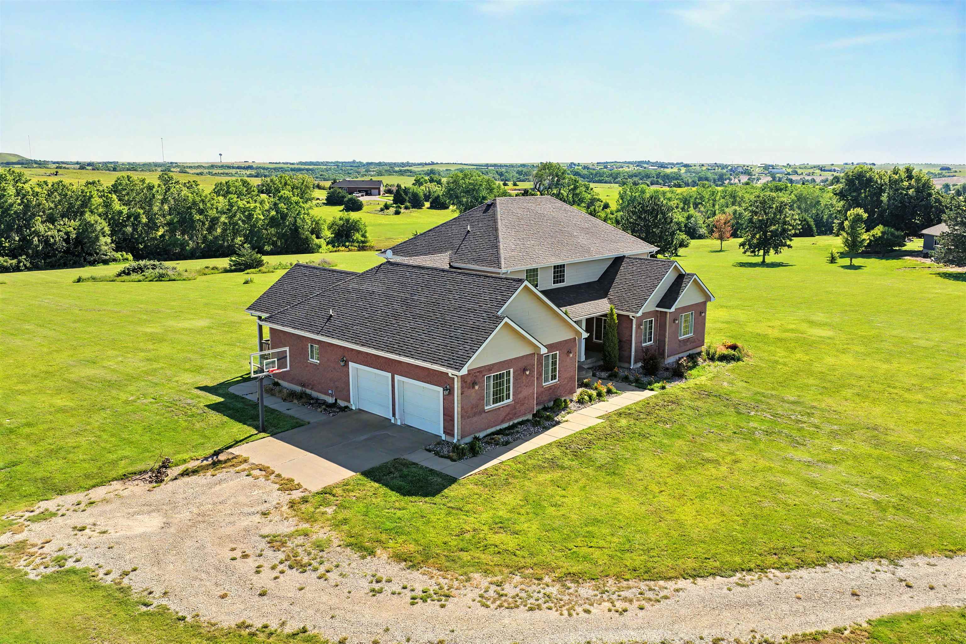 1140 W Hidden Springs Rd, Salina, KS 67401