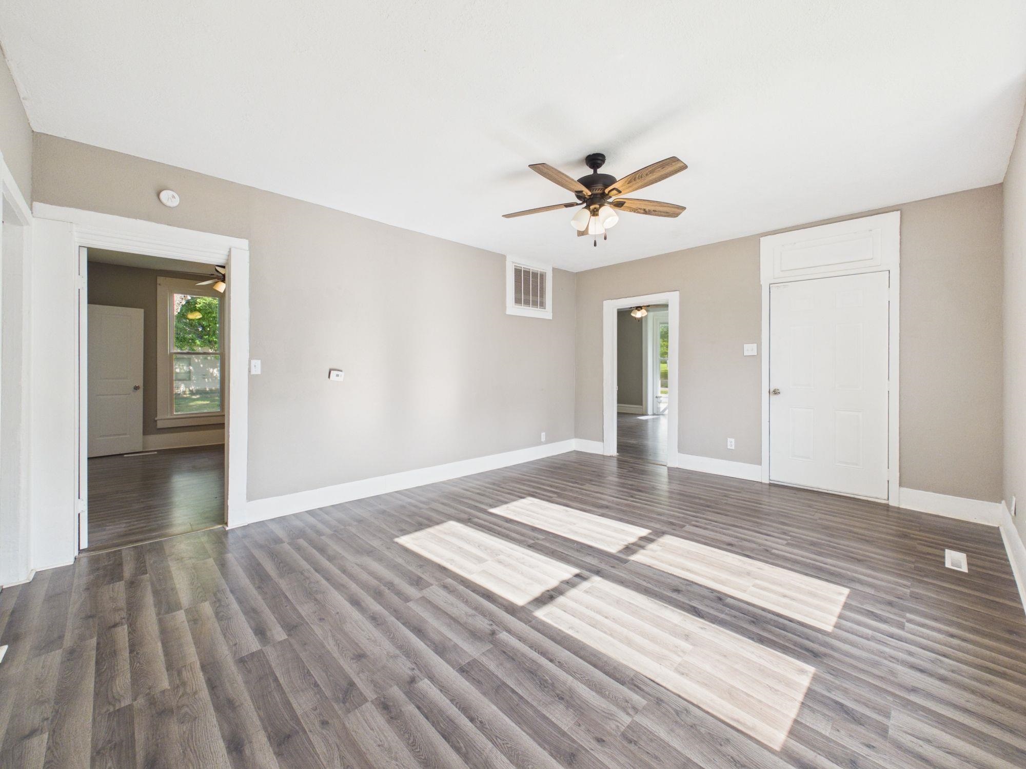 722 W Harvey Ave, Wellington, KS 67152