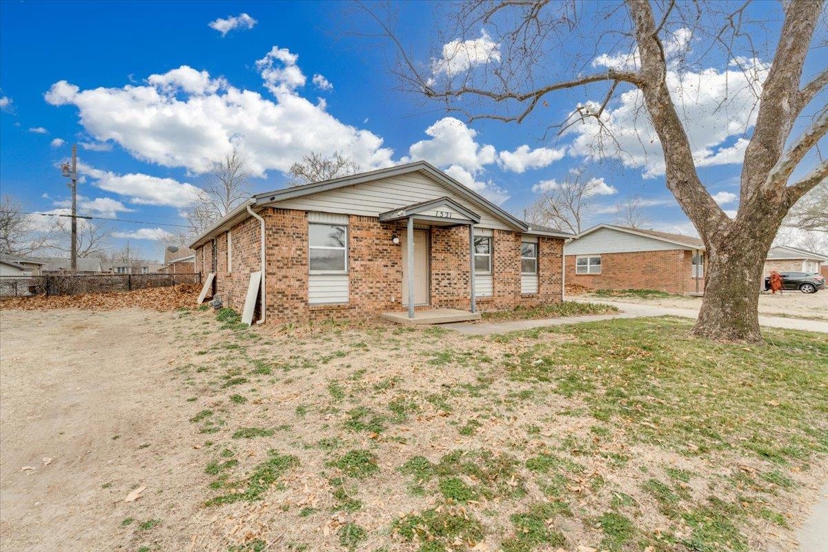 1521 E Catalina St, Wichita, KS 67216