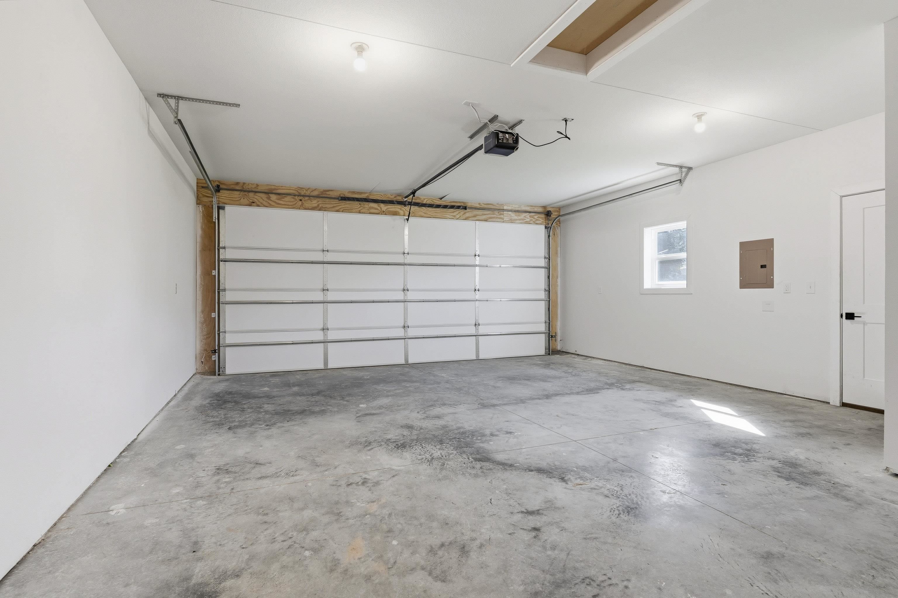 723 Battle Creek Ln, Minneapolis, KS 67467