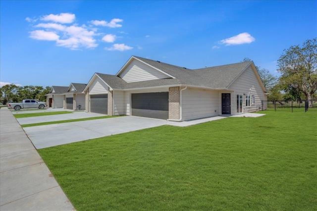 1629 S Limuel St, Wichita, KS 67235