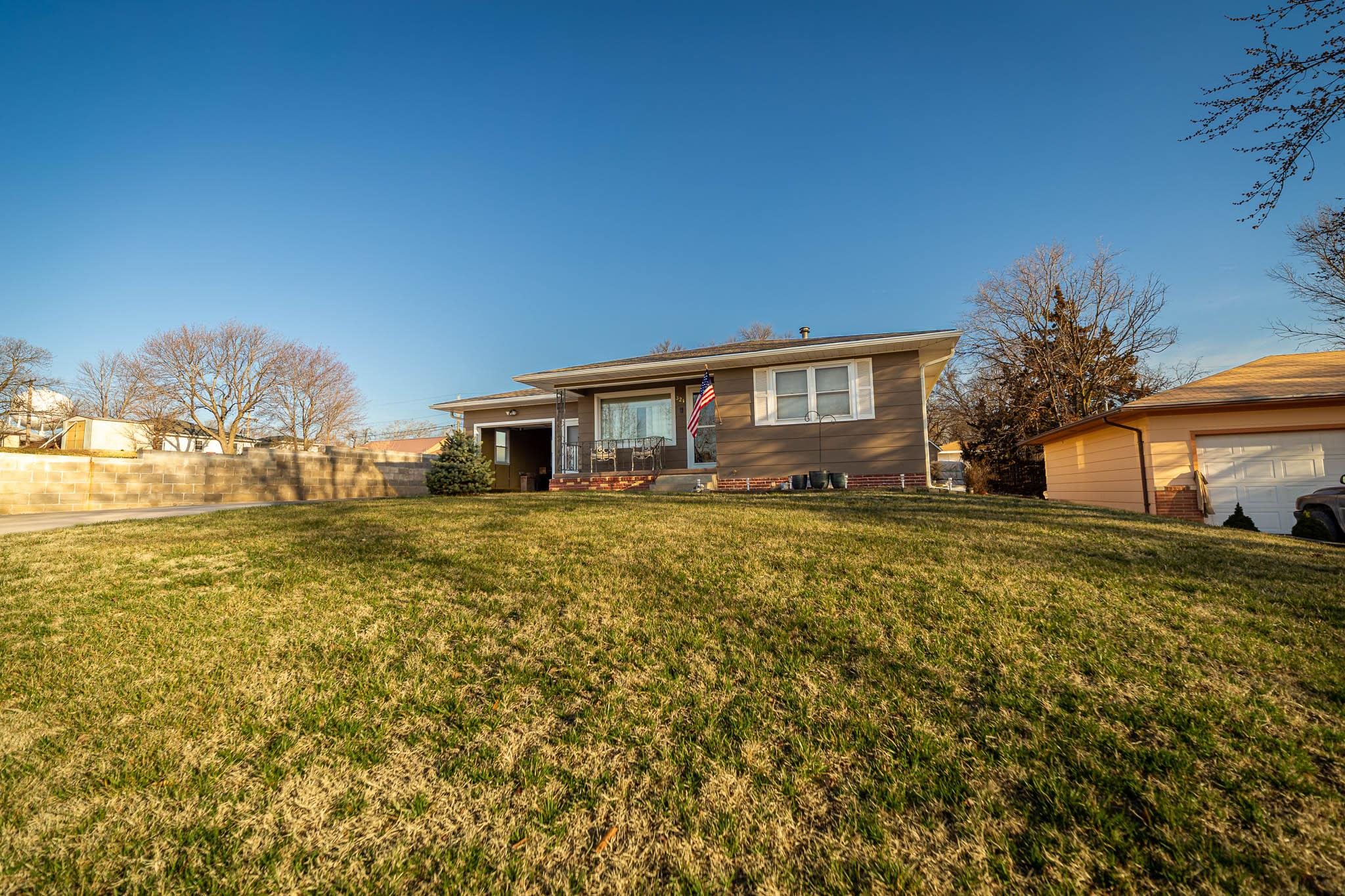 321 W 15th St, Concordia, KS 66901