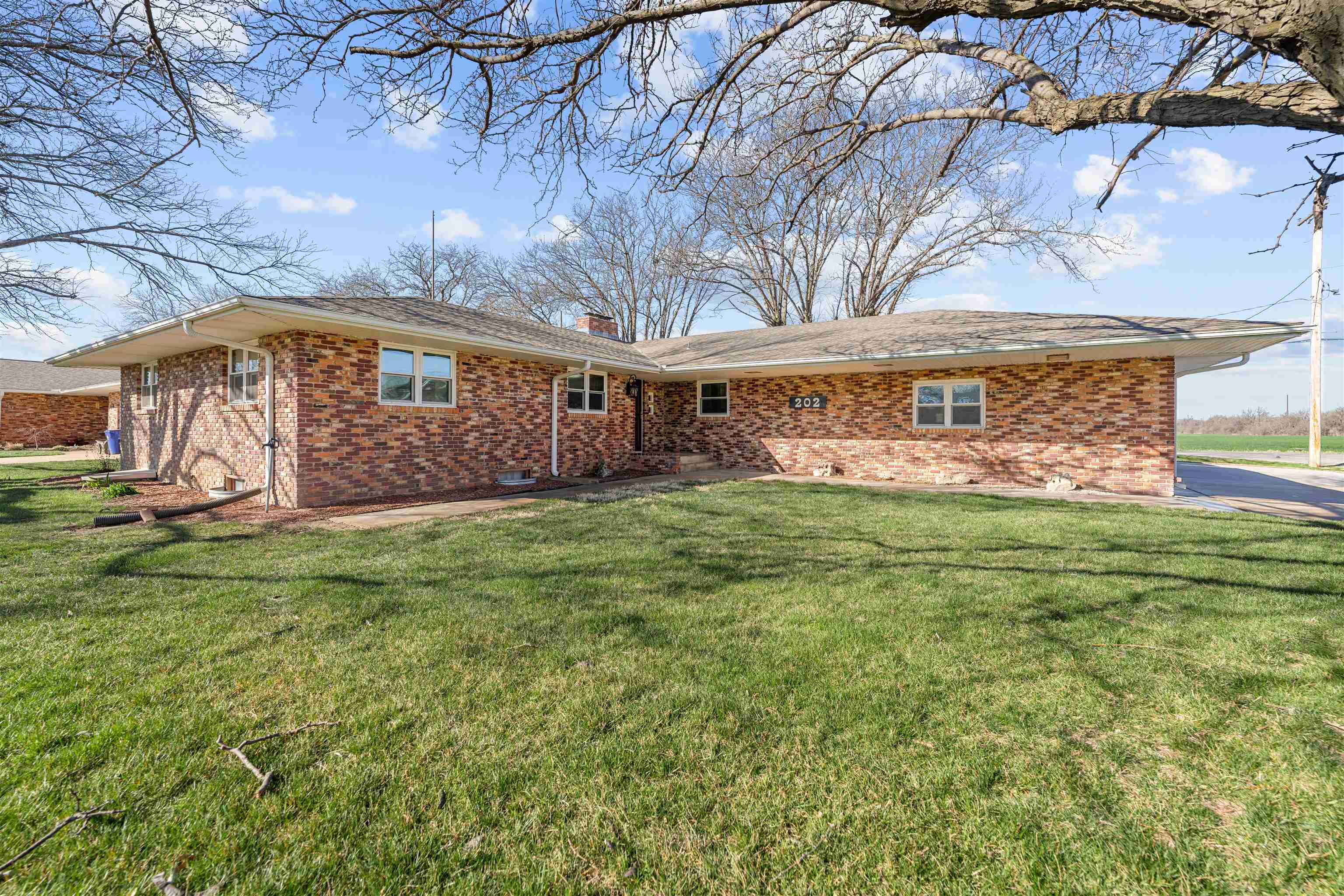 202 S Cherry St, Lindsborg, KS 67456