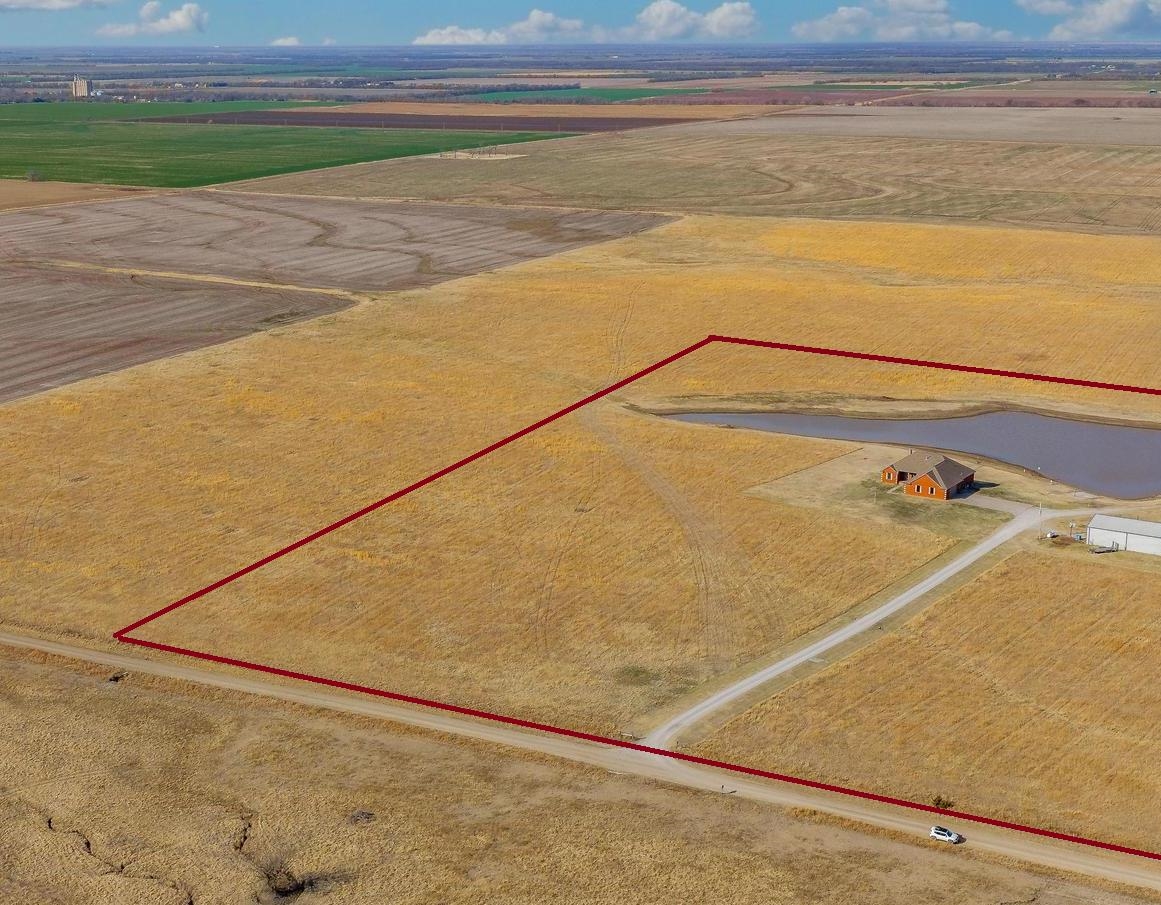 757 S Meridian Rd, Wellington, KS 67152