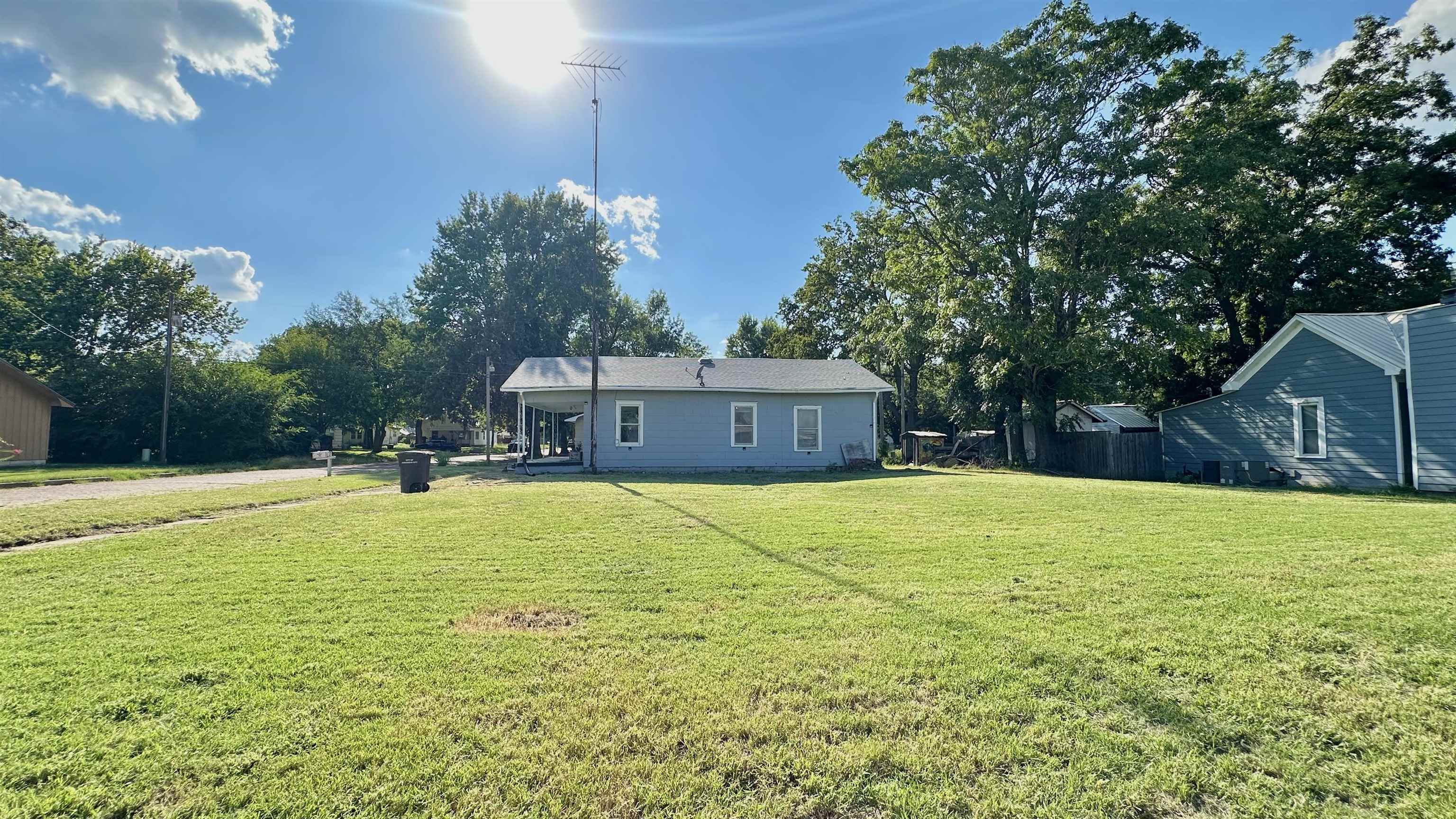 410 E Taylor Ave, Arkansas City, KS 67005