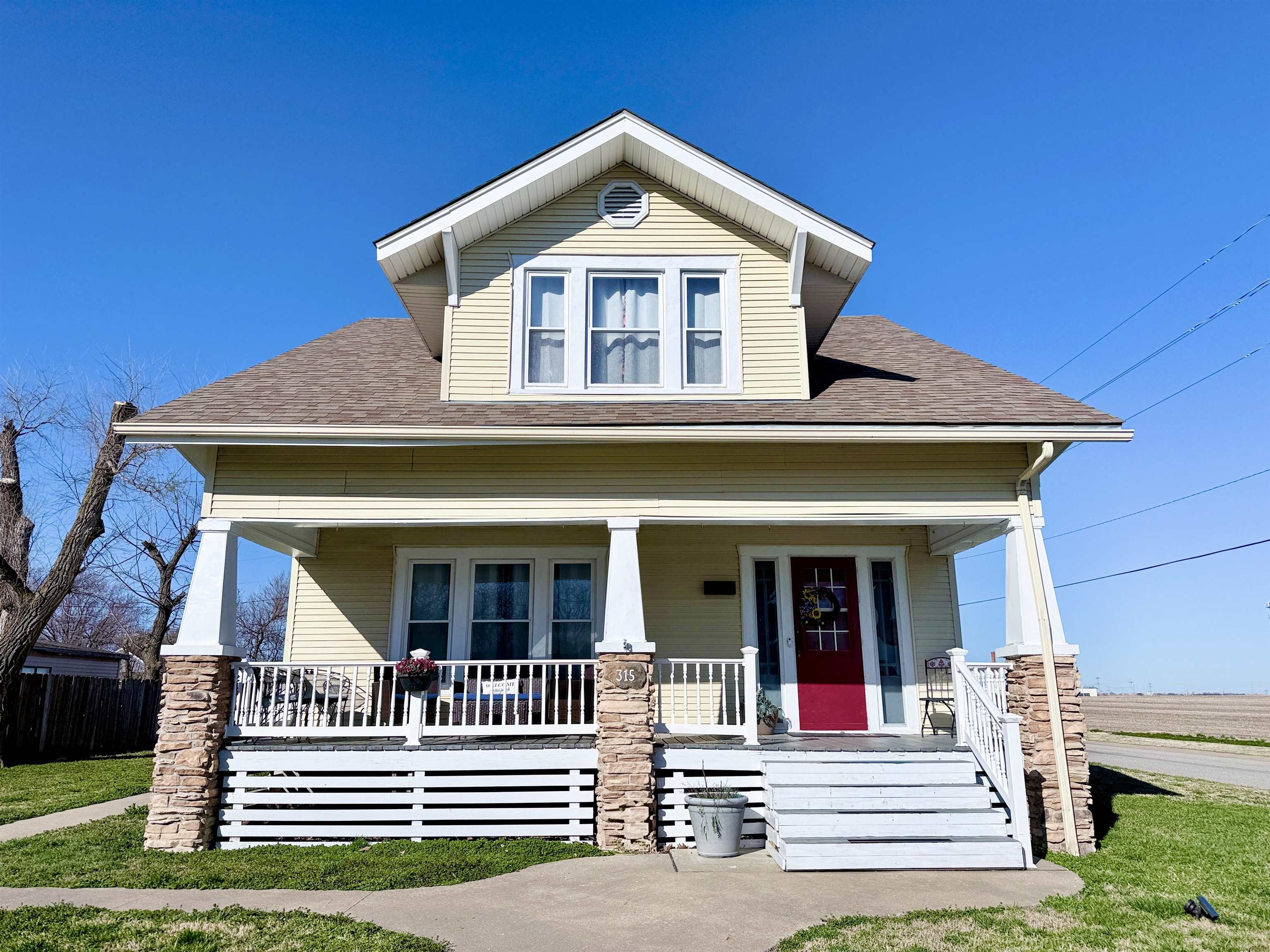 315 N Madison St, Hillsboro, KS 67063