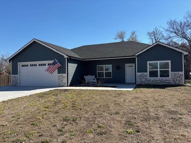 108 E 5th St, Solomon, KS 67480