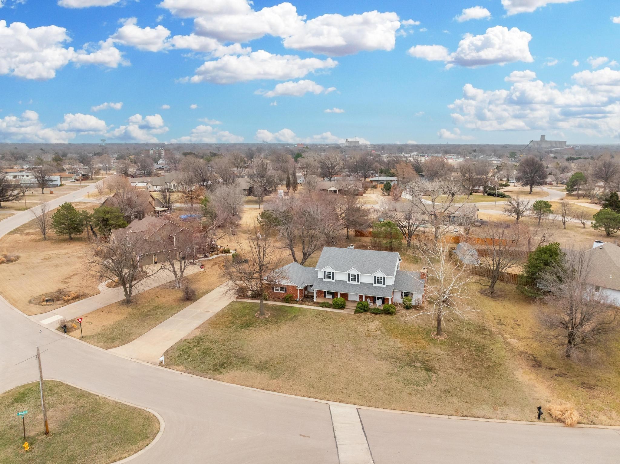 36 Melody Ln, Wellington, KS 67152