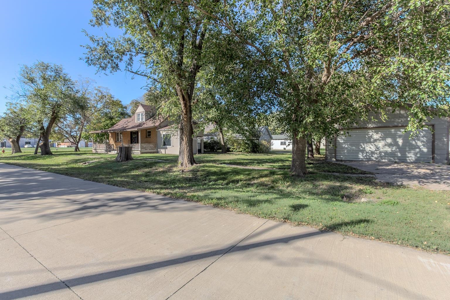 221 S Empire St, Galva, KS 67443
