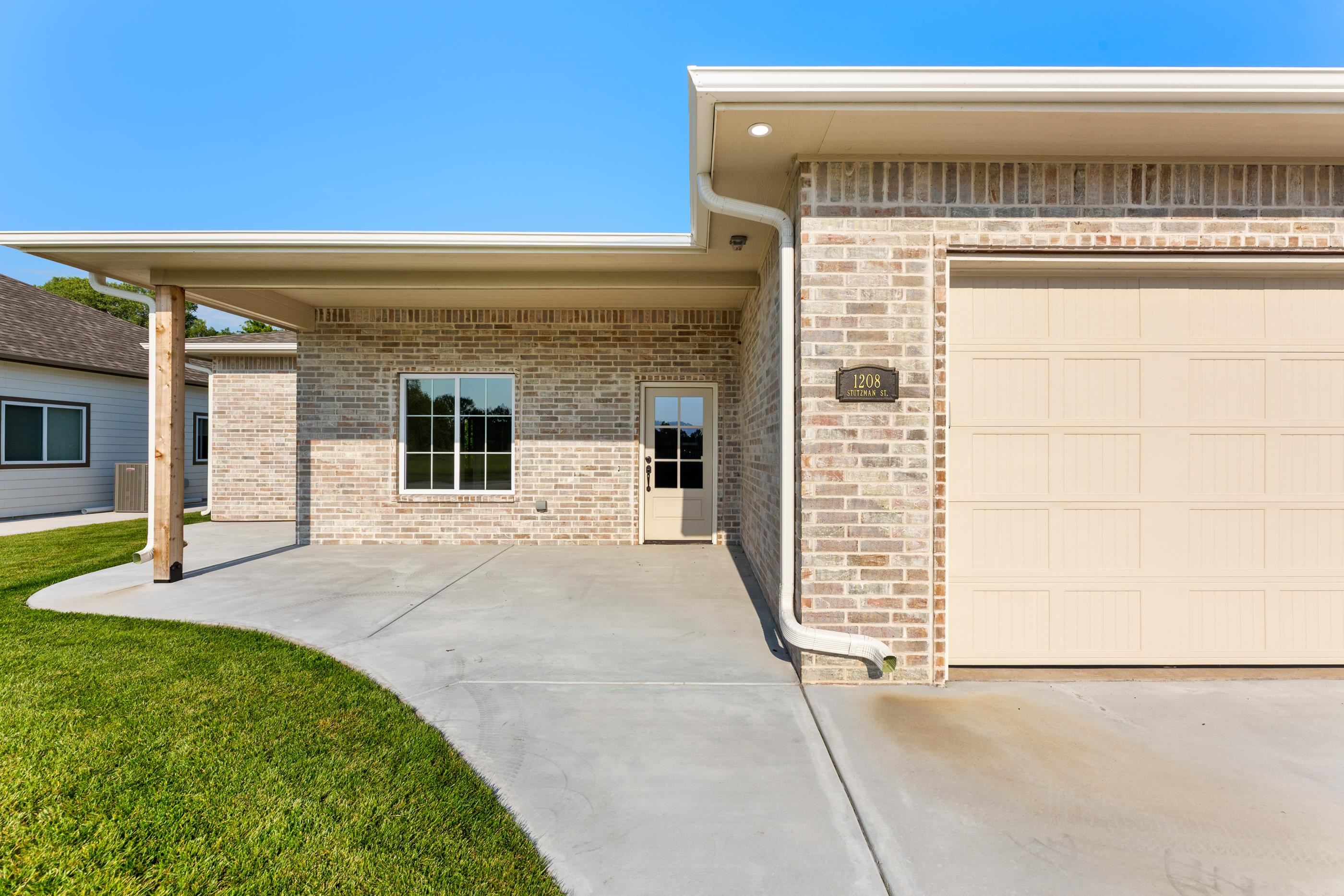 1208 Stutzman St, Halstead, KS 67056
