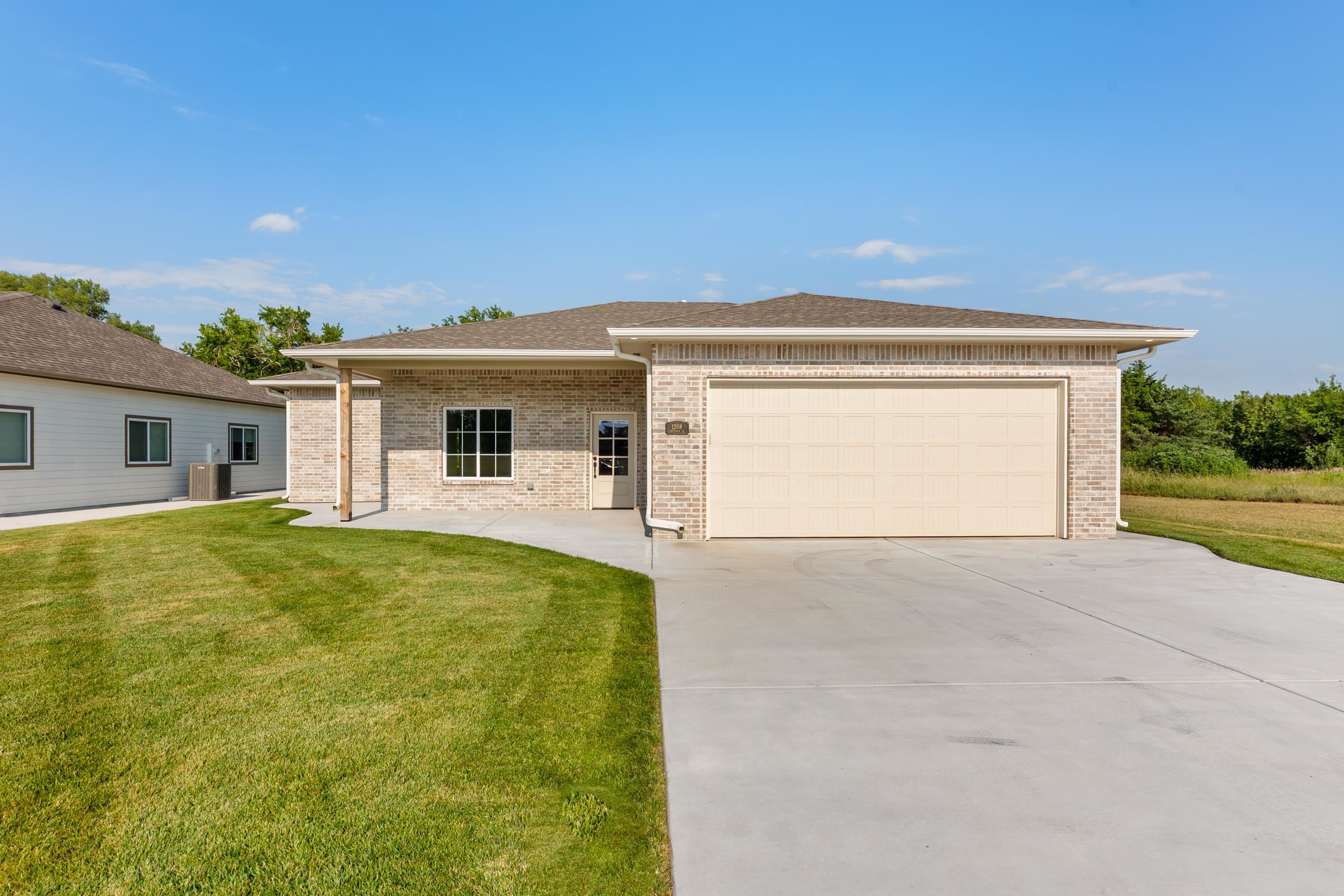 1208 Stutzman St, Halstead, KS 67056