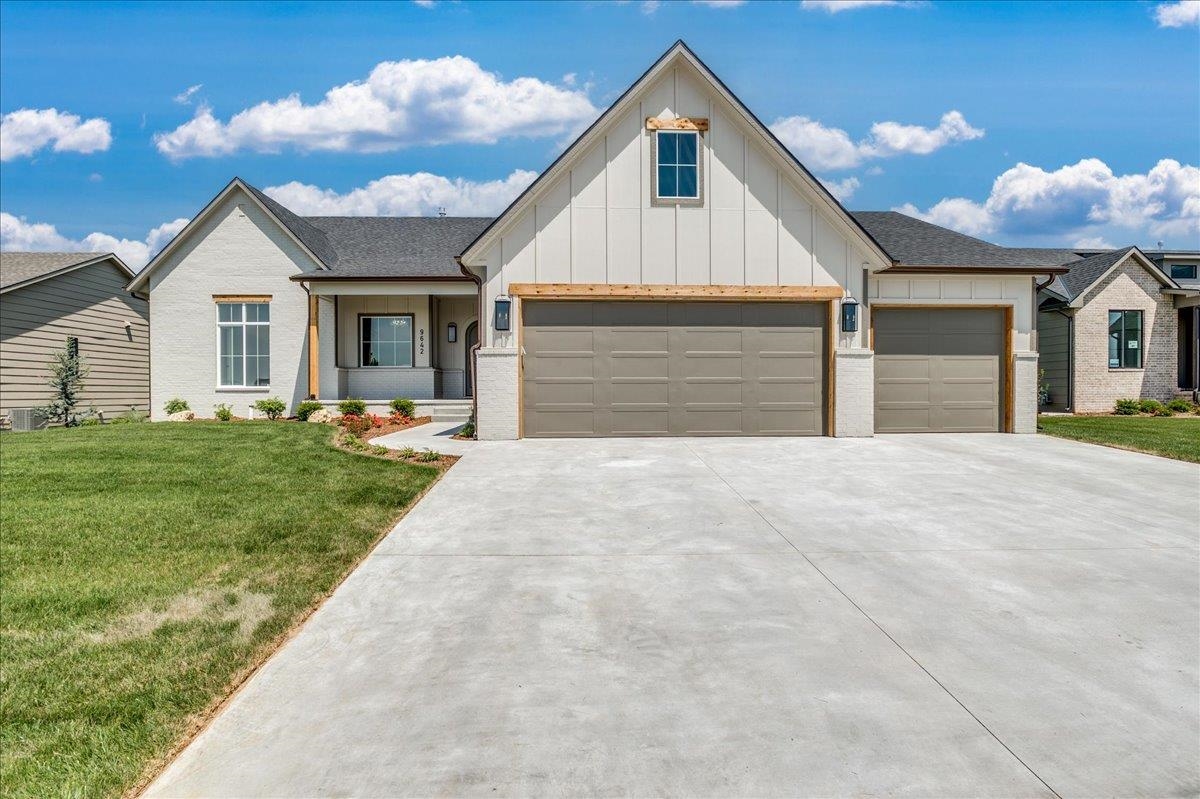 9642 W Cedar Ln, Maize, KS 67101