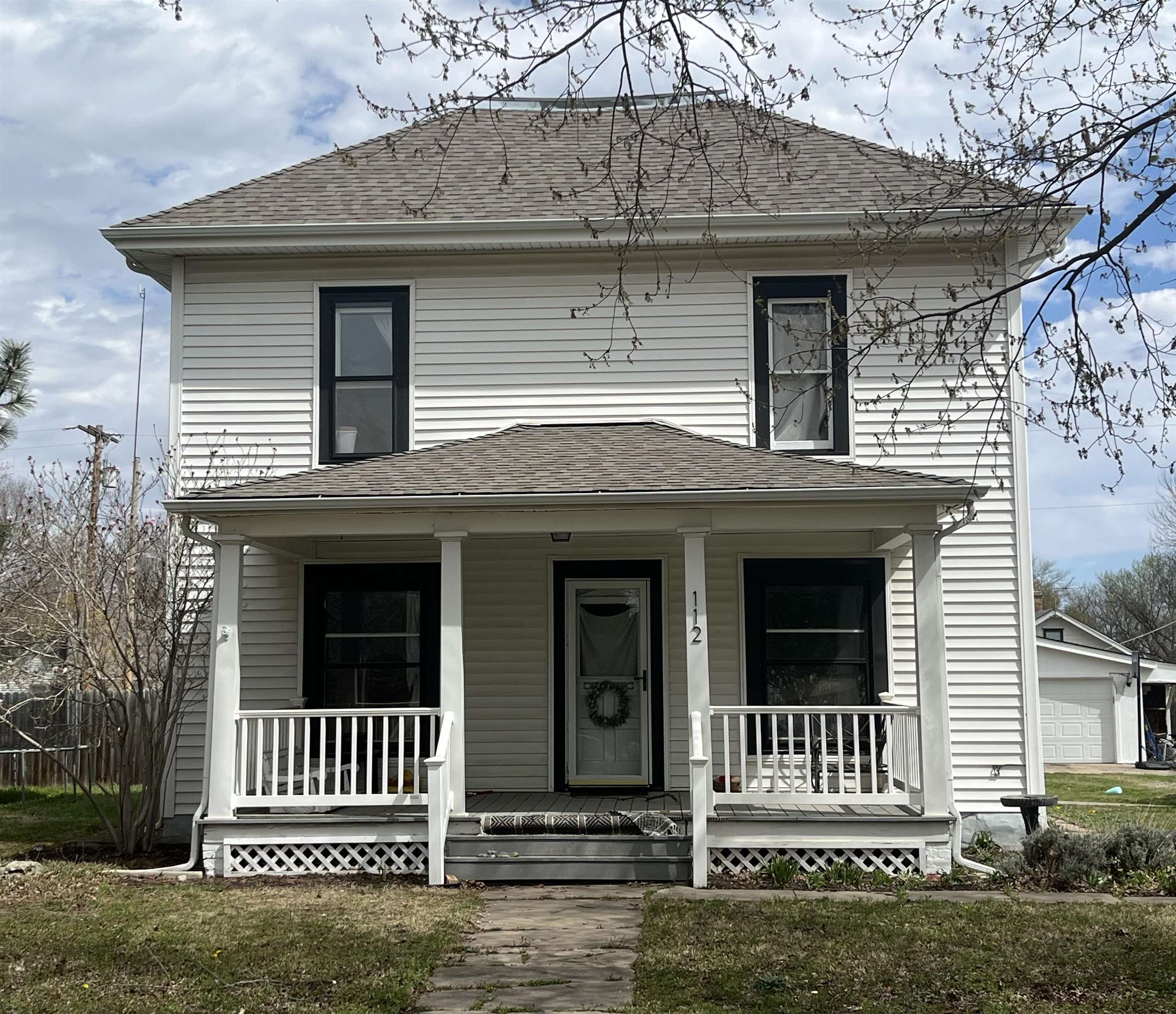 112 N Oak St, Whitewater, KS 67154