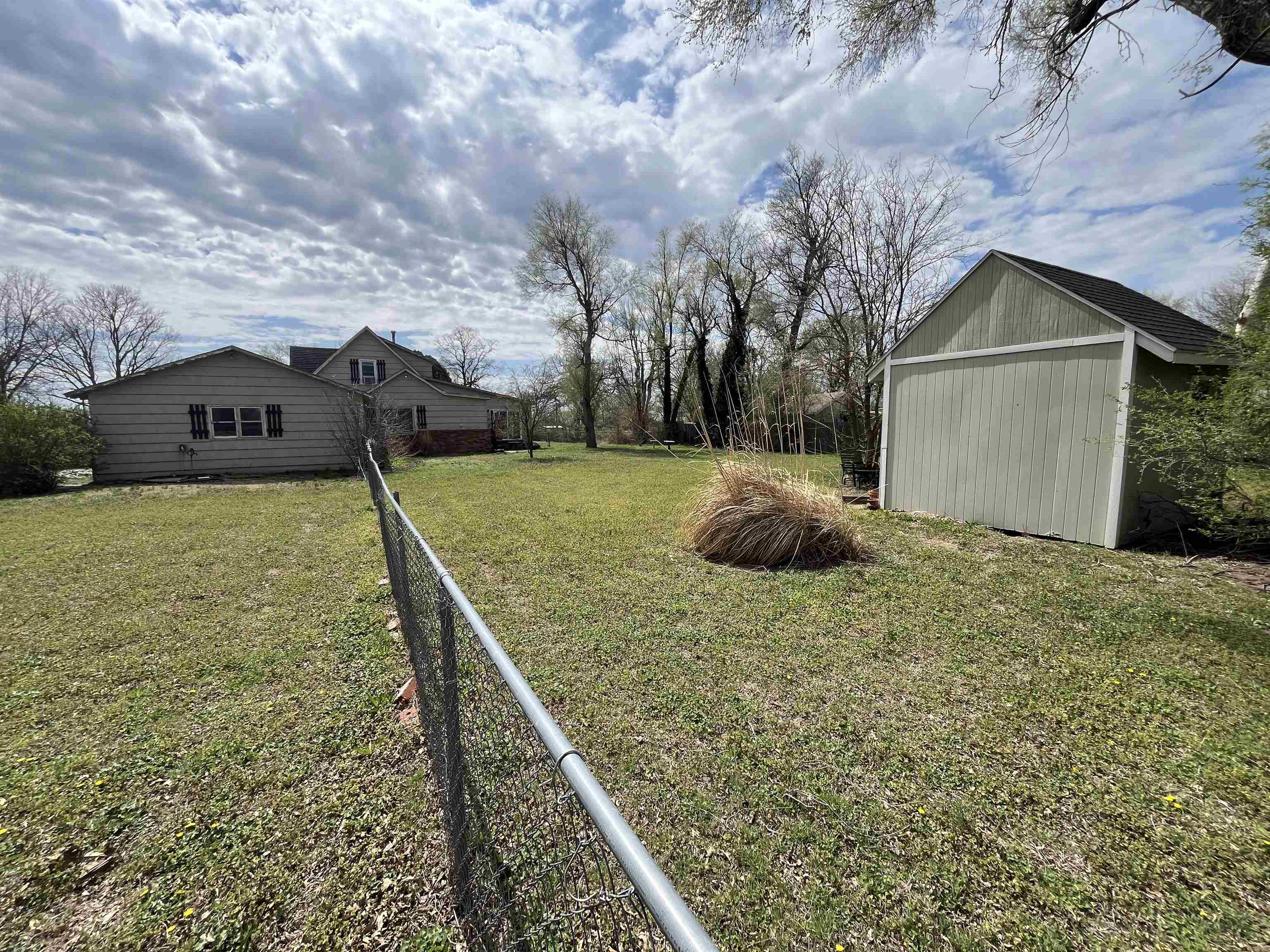 1512 W Blanchard Ave, South Hutchinson, KS 67505